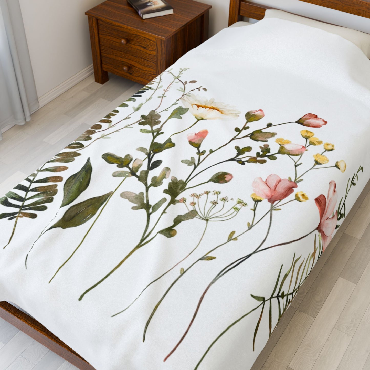 Floral Velveteen Blanket, Cozy Flower Throw, Soft Plush Blanket for Home Decor, Perfect Gift for Holidays, Nap Time Blanket