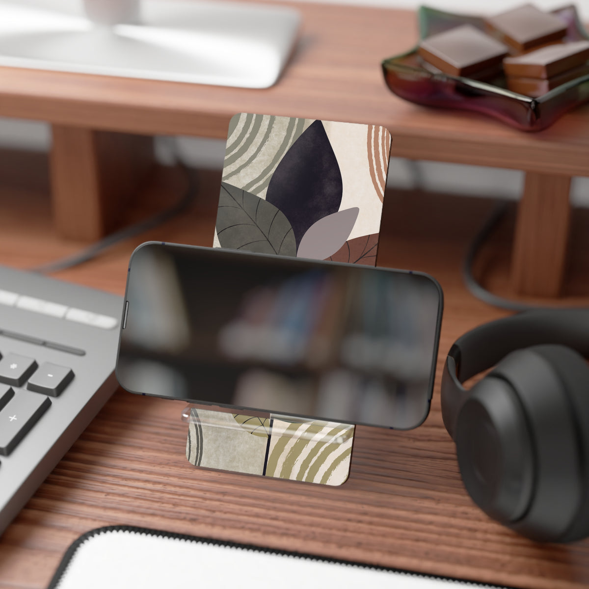 Leafy Abstract Phone Stand — Decorative Mobile Display Holder for Smartphones