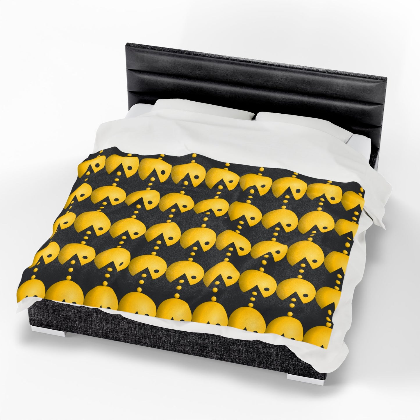 Pac-Man Velveteen Plush Blanket, Cozy Gaming Throw, Retro Style Decor, Gift for Gamers, Soft Fleece Blanket, Video Game Room Accessory