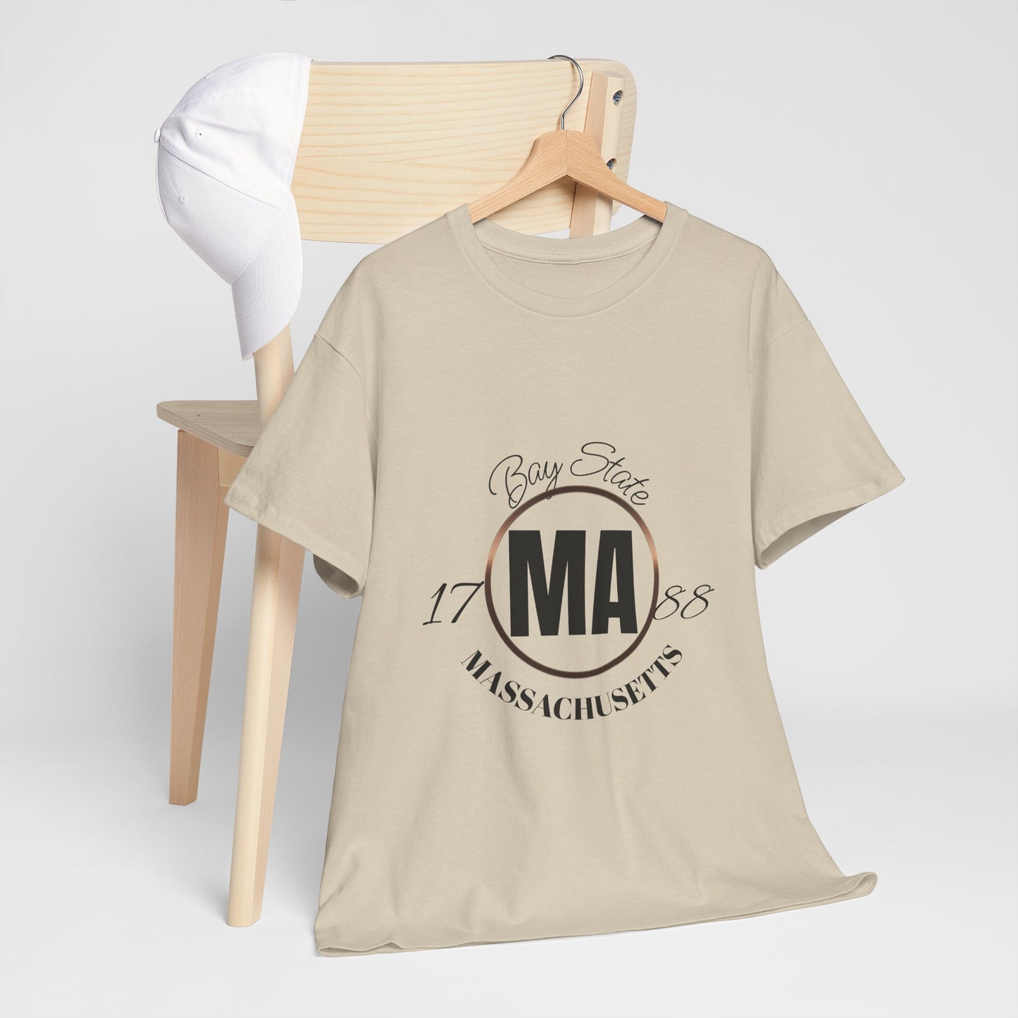 Unisex Heavy Cotton Tee with Massachusetts Design, Casual Wear, Gift for Him/Her, Travel Souvenir, Vintage Style