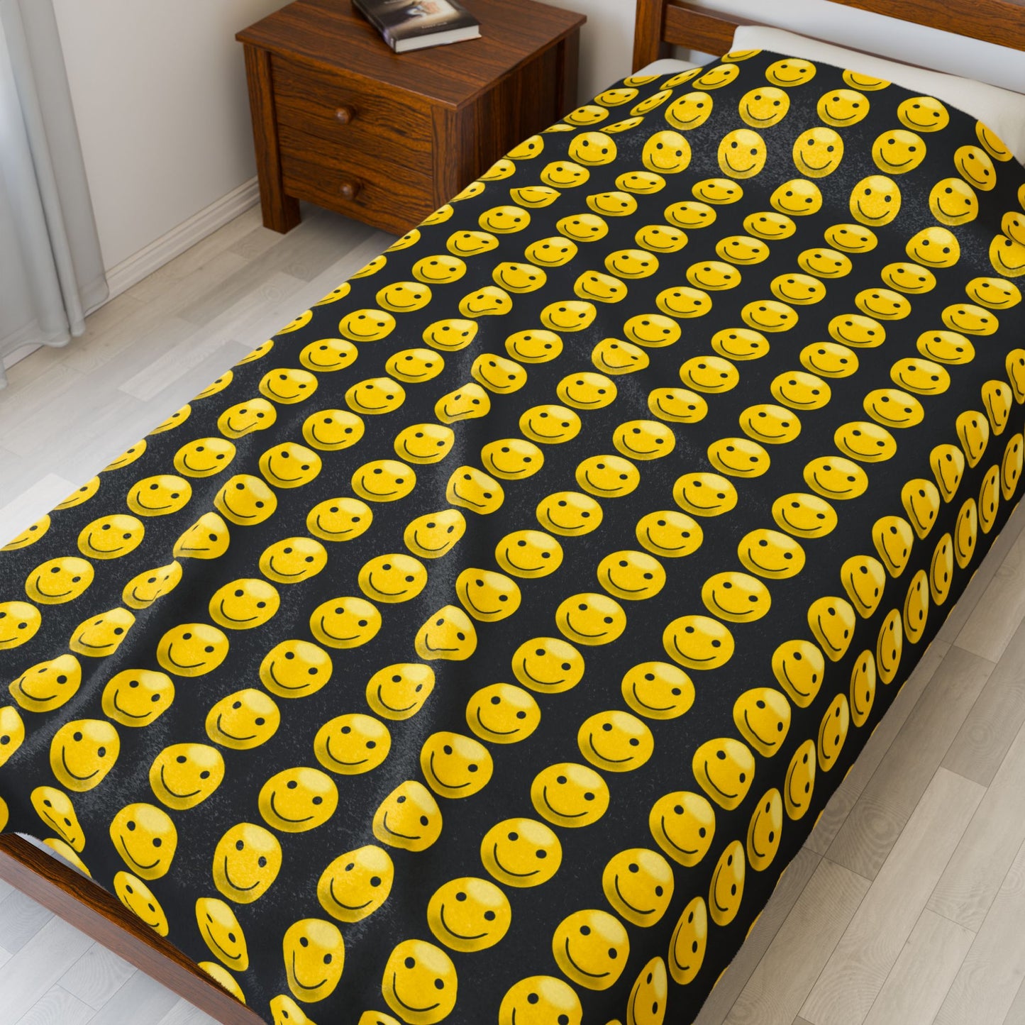 Smiley Face Velveteen Plush Blanket | Cozy Throw for Kids, Gift for Happiness, Home Decor, Soft Blanket for Couch, Smiley Decor