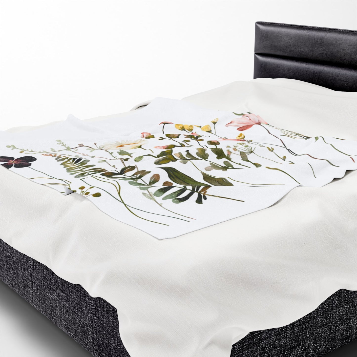 Floral Velveteen Blanket, Cozy Flower Throw, Soft Plush Blanket for Home Decor, Perfect Gift for Holidays, Nap Time Blanket