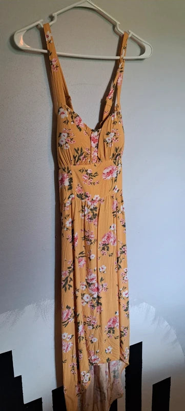 Pretty Yellow Dress - Size Medium