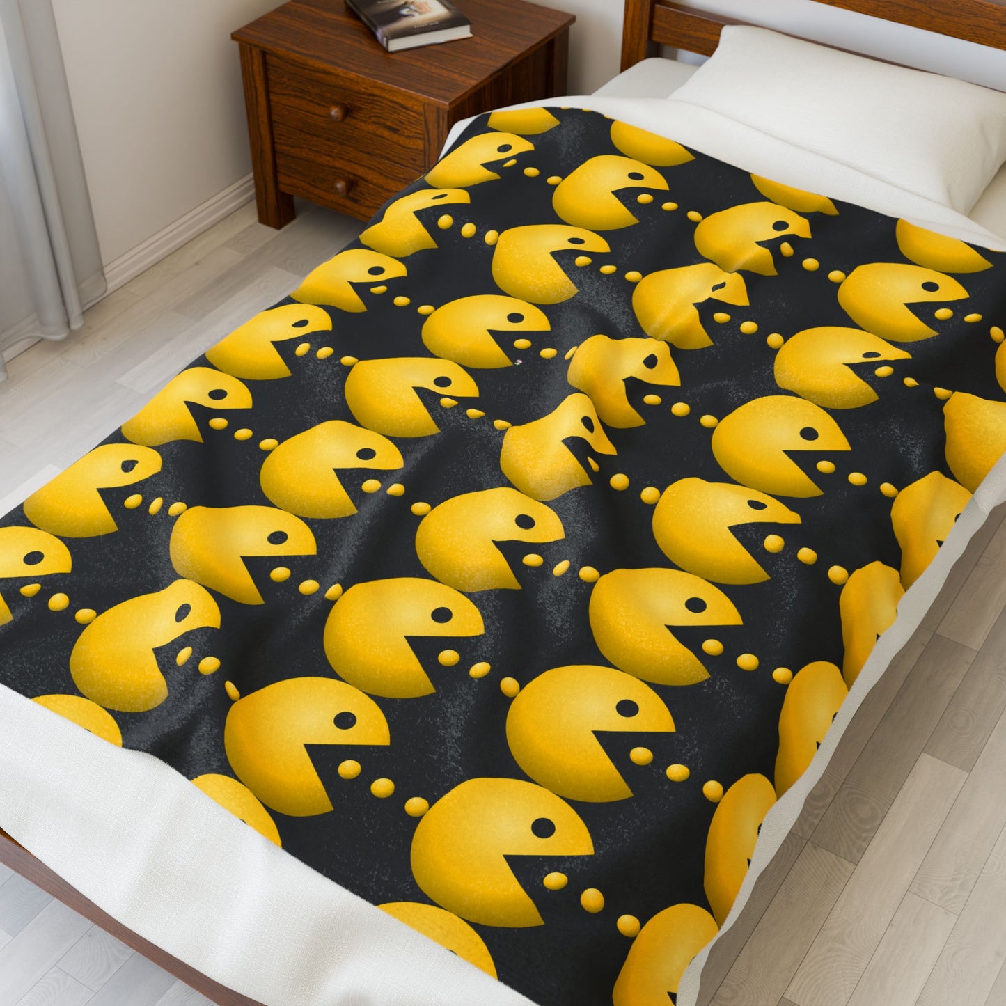 Pac-Man Velveteen Plush Blanket, Cozy Gaming Throw, Retro Style Decor, Gift for Gamers, Soft Fleece Blanket, Video Game Room Accessory