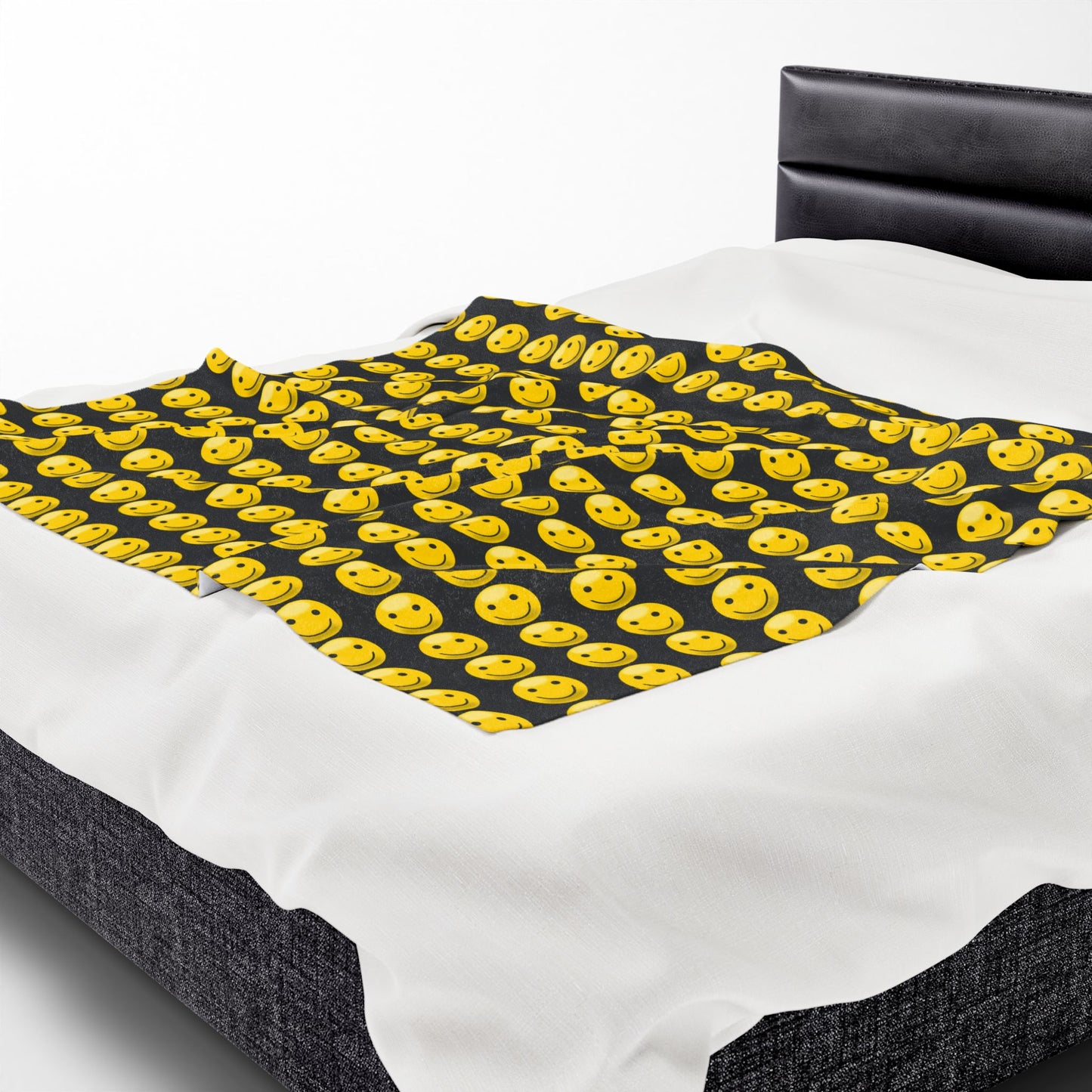 Smiley Face Velveteen Plush Blanket | Cozy Throw for Kids, Gift for Happiness, Home Decor, Soft Blanket for Couch, Smiley Decor