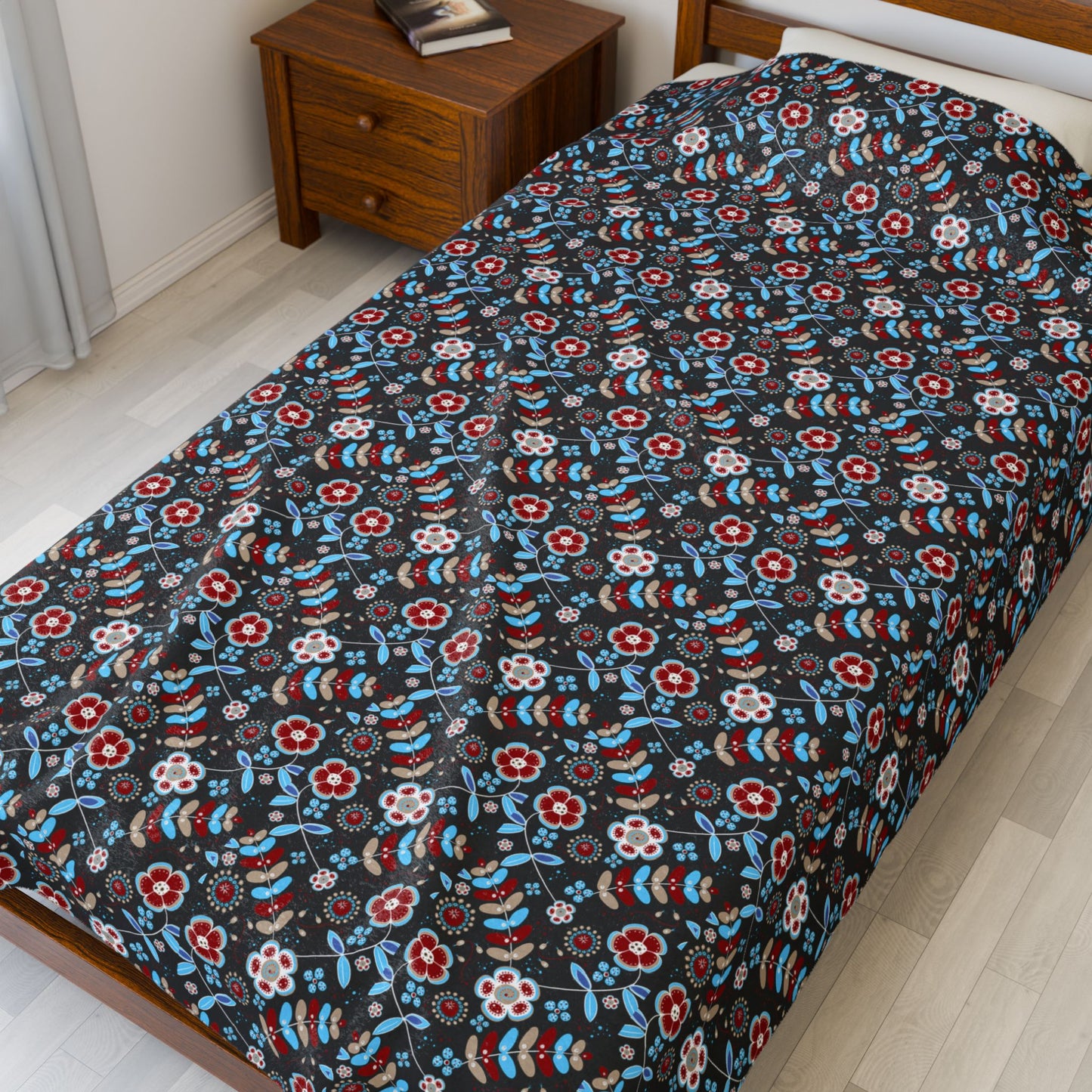 Cozy Floral Velveteen Plush Blanket, Soft Decorative Throw, Perfect for Home Decor, Gift for Friends, Bed Couch Essential
