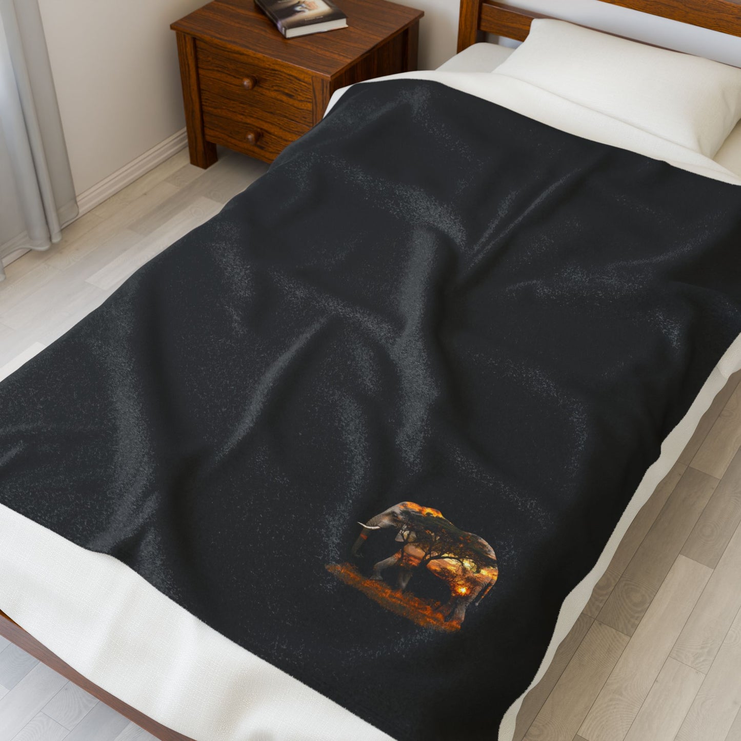 Soft Velveteen Plush Blanket with Stylish Elephant Design, Cozy Home Decor, Gift for Animal Lovers, Birthday & Holiday Gift, Bedroom Accent