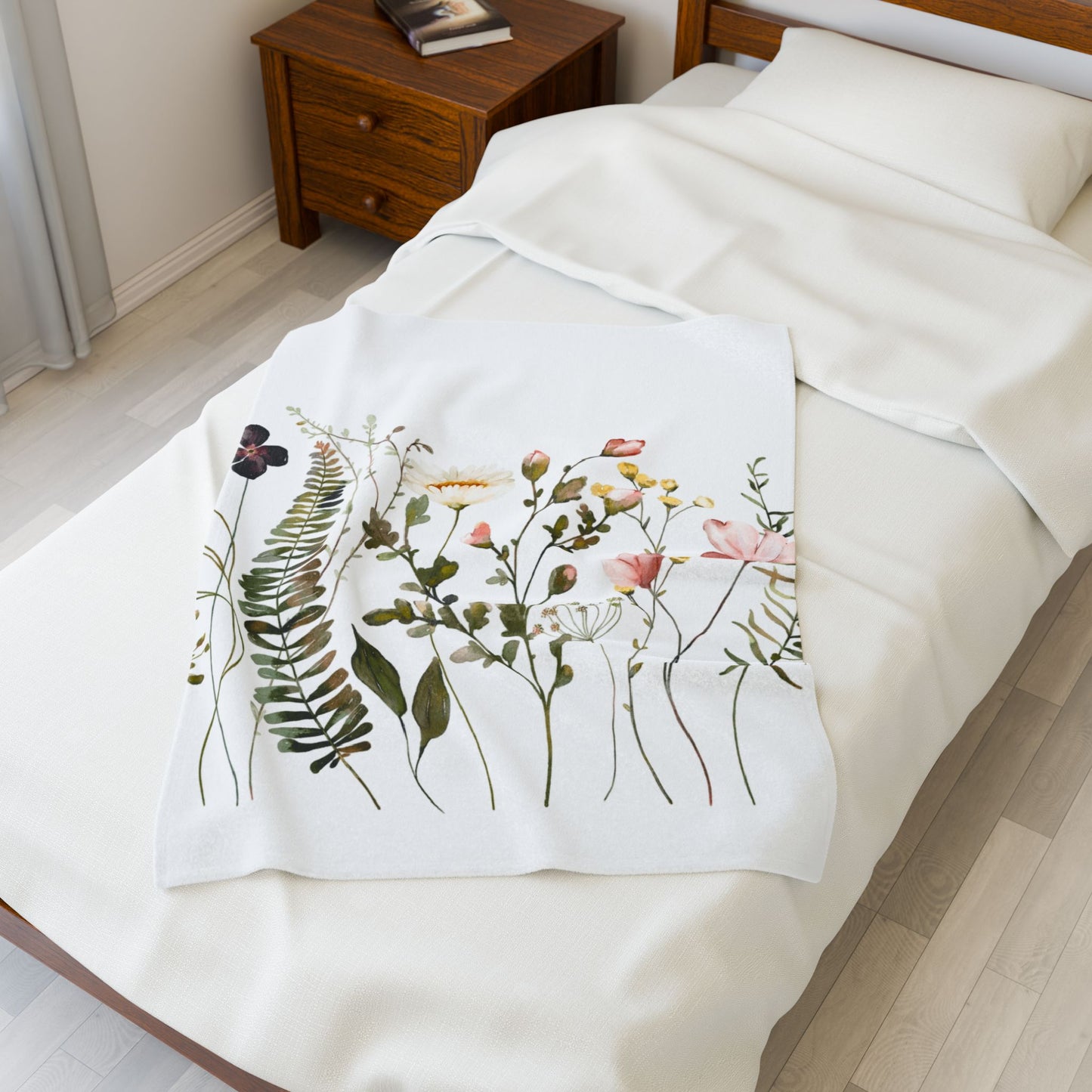 Floral Velveteen Blanket, Cozy Flower Throw, Soft Plush Blanket for Home Decor, Perfect Gift for Holidays, Nap Time Blanket
