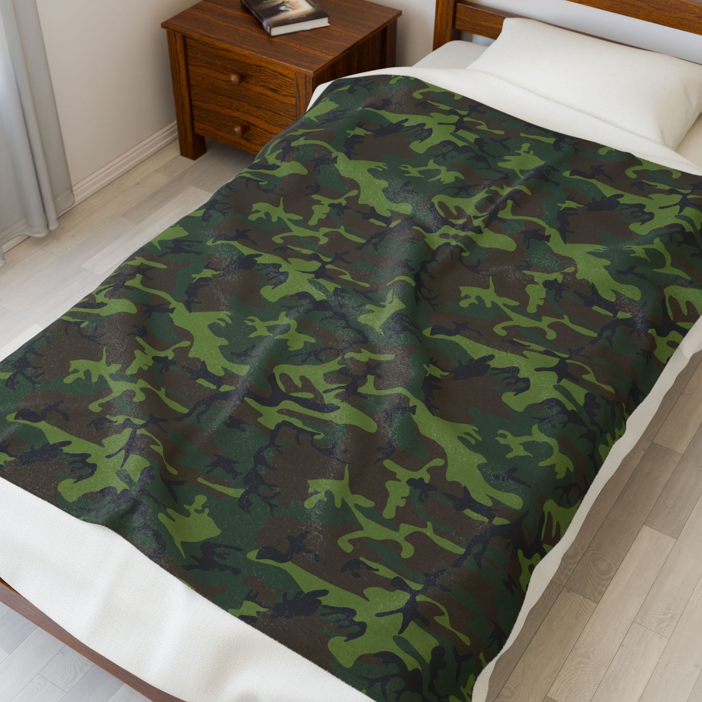 Cozy Camouflage Velveteen Plush Blanket | Soft Throw for Camping, Sofa, Home Decor, Gifts, Outdoor Events