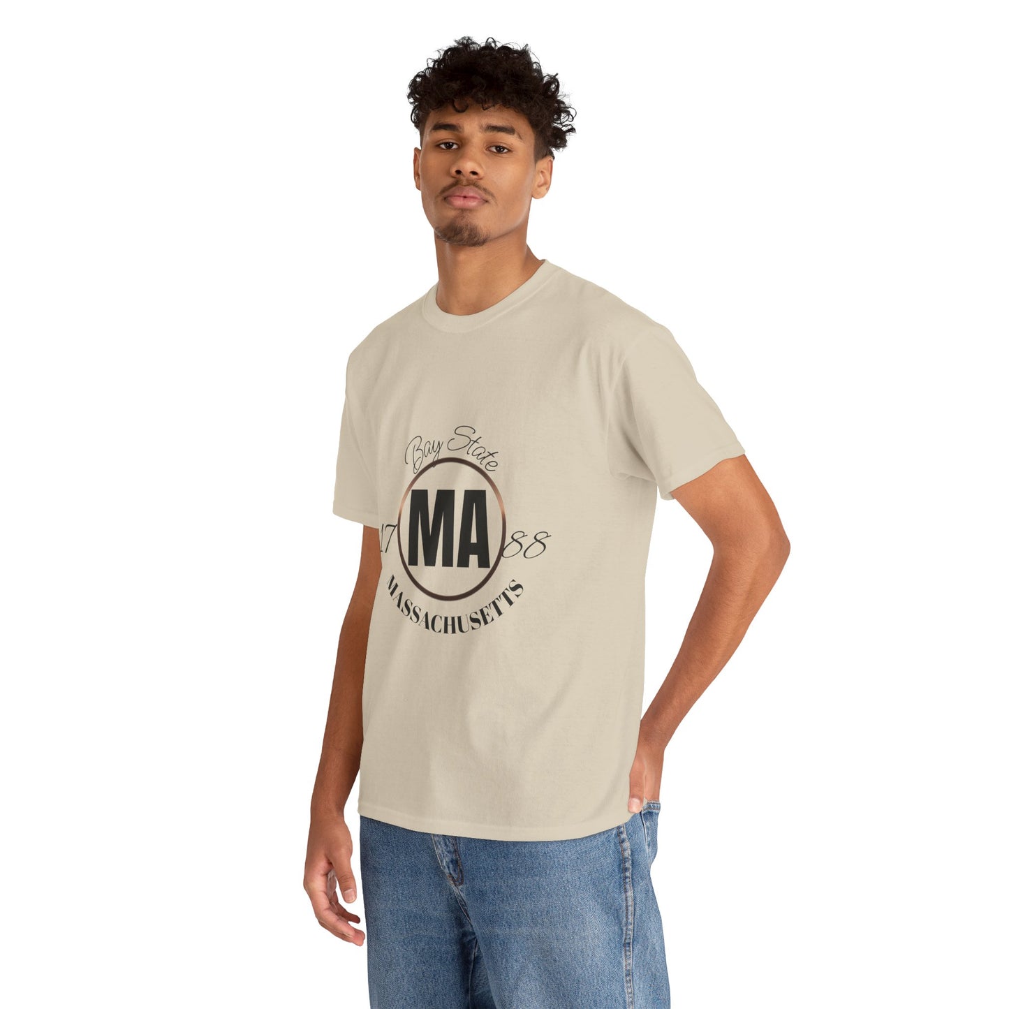 Unisex Heavy Cotton Tee with Massachusetts Design, Casual Wear, Gift for Him/Her, Travel Souvenir, Vintage Style