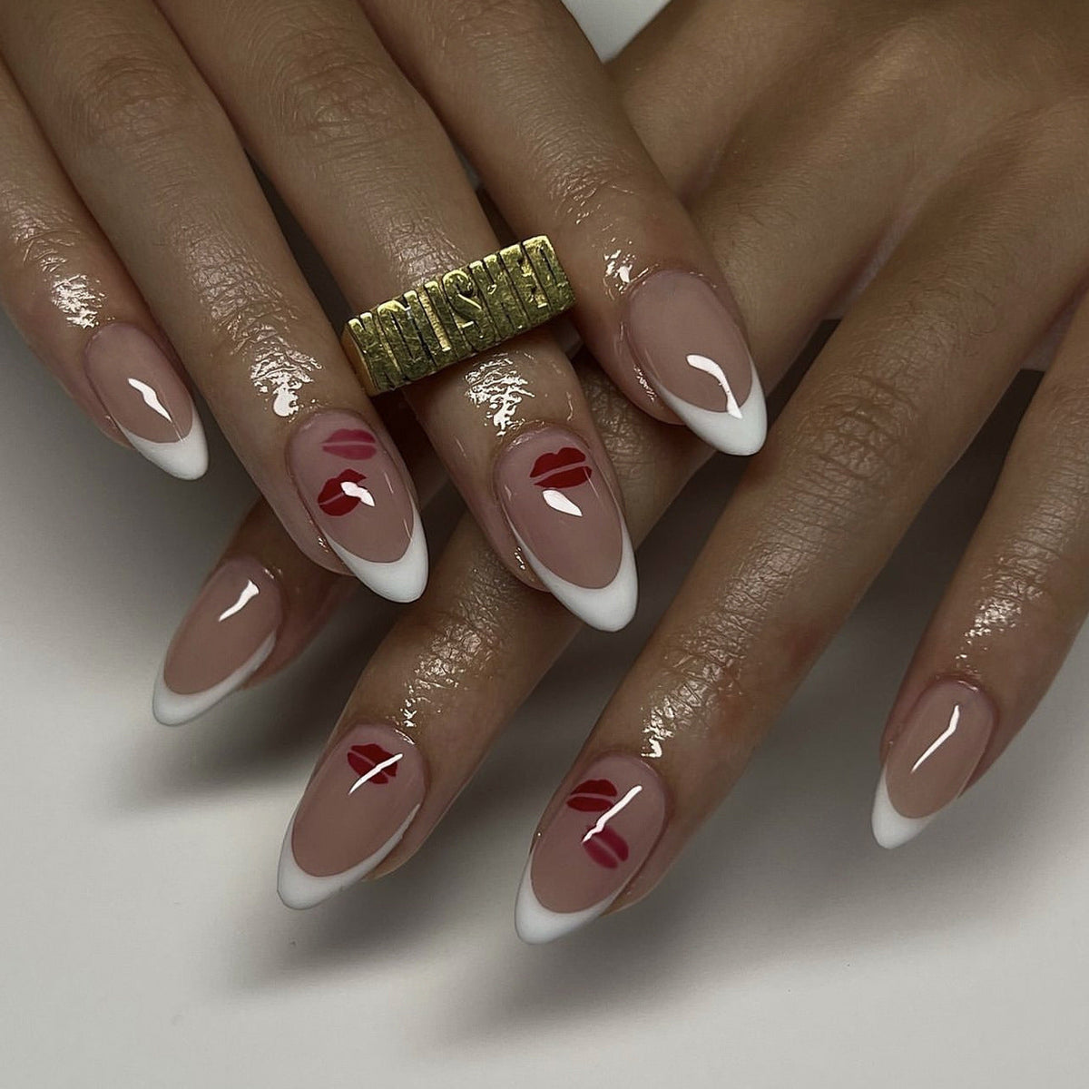 Classic French White Nail Art Nail Patch Short Almond False Nail Romantic Red Lip Print Solid Color Nail Patch 365nails