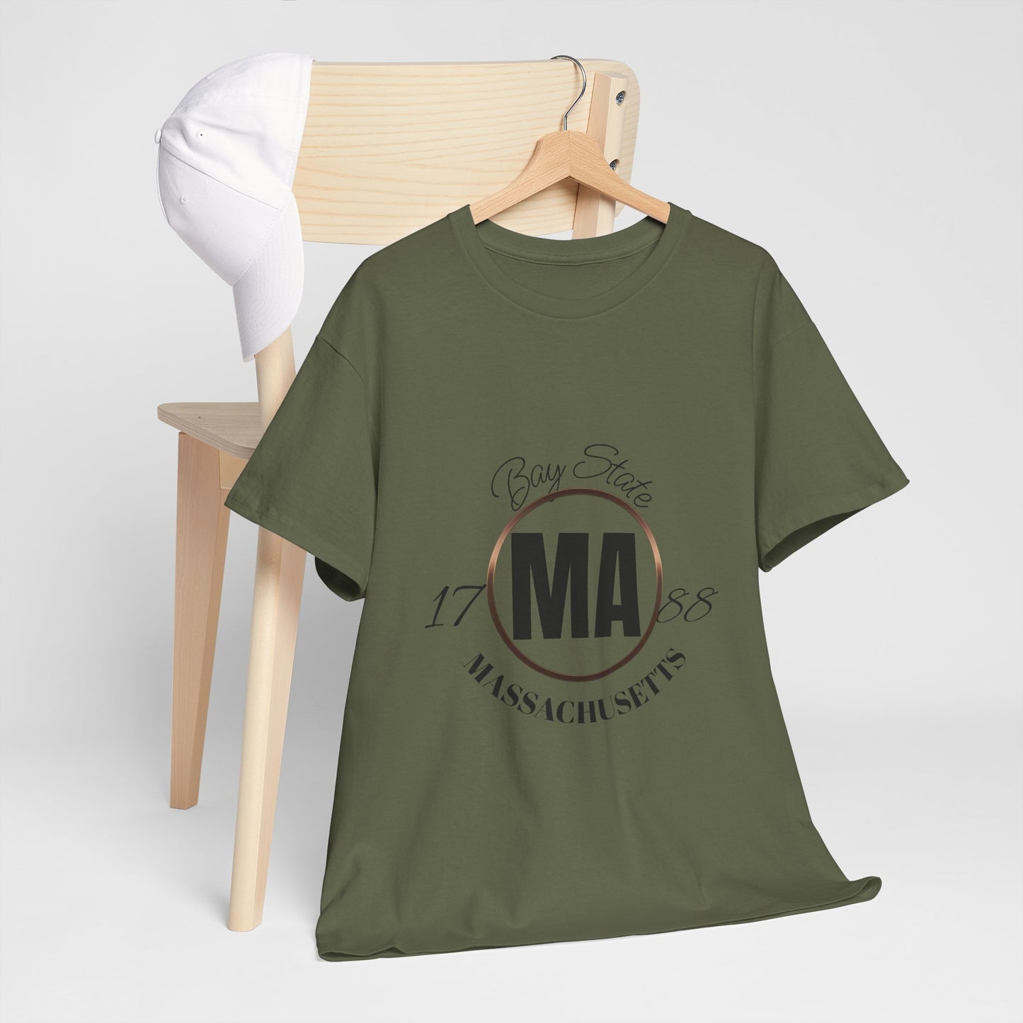Unisex Heavy Cotton Tee with Massachusetts Design, Casual Wear, Gift for Him/Her, Travel Souvenir, Vintage Style