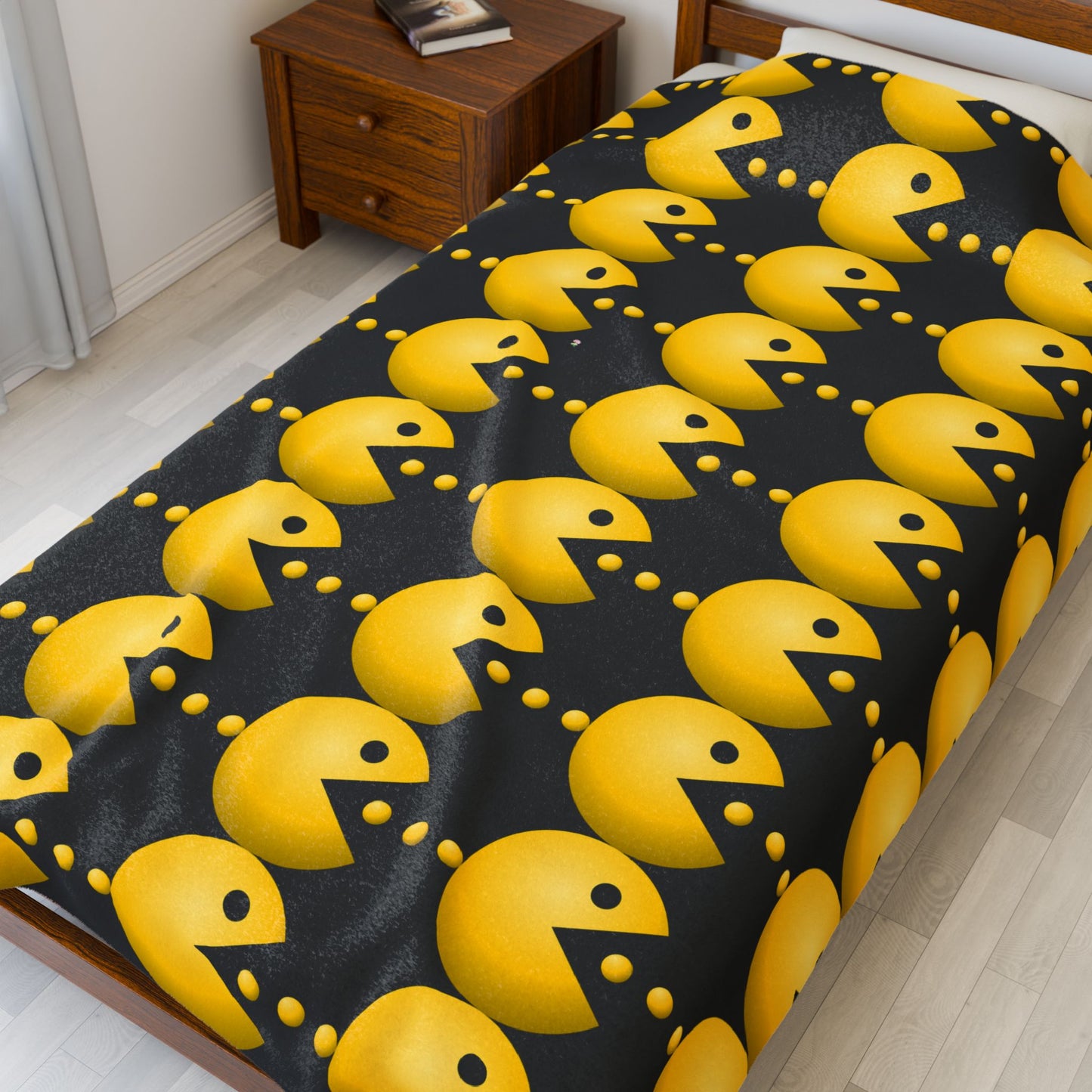 Pac-Man Velveteen Plush Blanket, Cozy Gaming Throw, Retro Style Decor, Gift for Gamers, Soft Fleece Blanket, Video Game Room Accessory