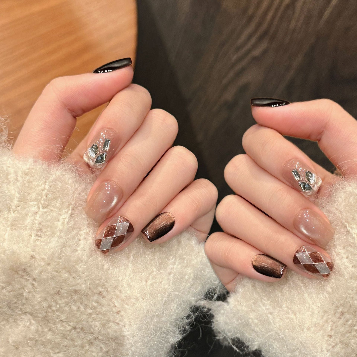 365nails: "Copper Chic" – Metallic Cat-Eye & Argyle Print Handmade Short Square Nails – Image 2