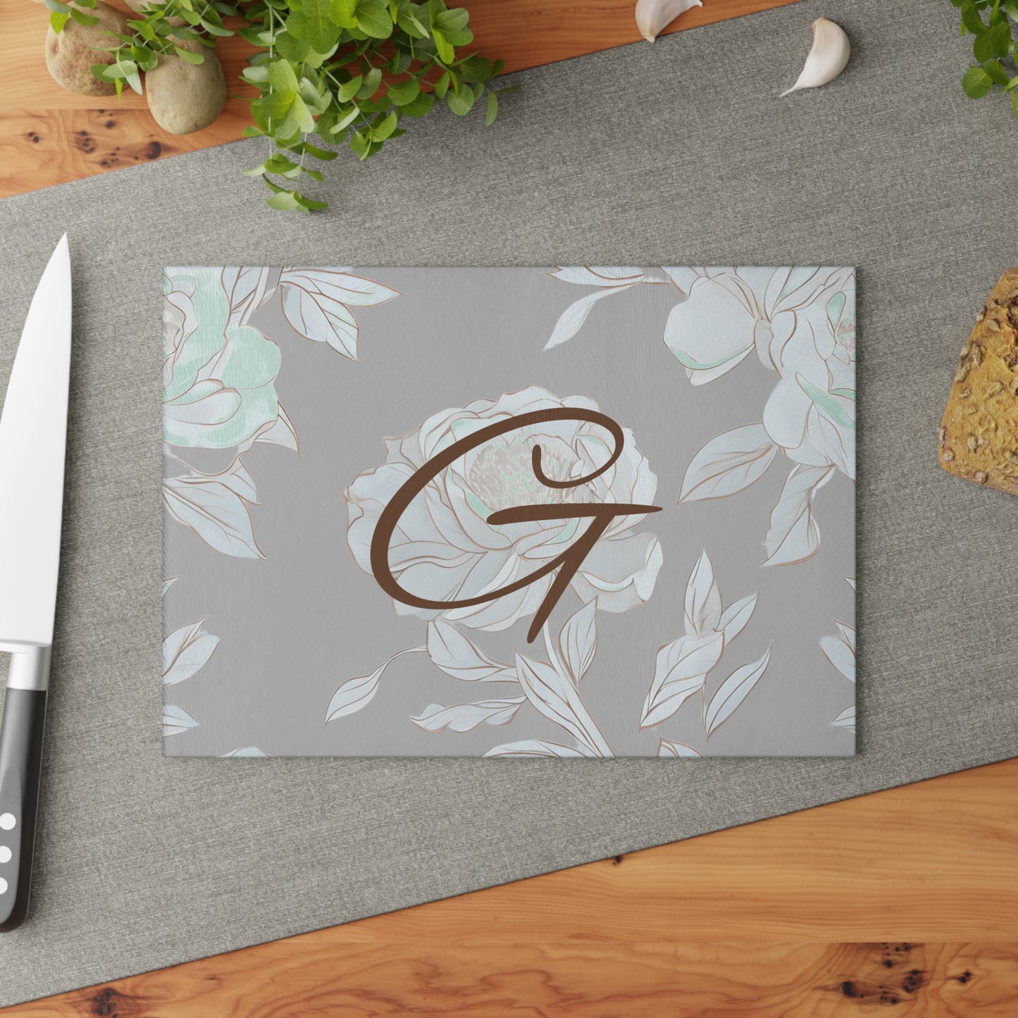 Personalized Floral Glass Cutting Board, Monogram Kitchen Decor, Custom Gift for Home Chef, Wedding Gift, Housewarming Present, [...]
