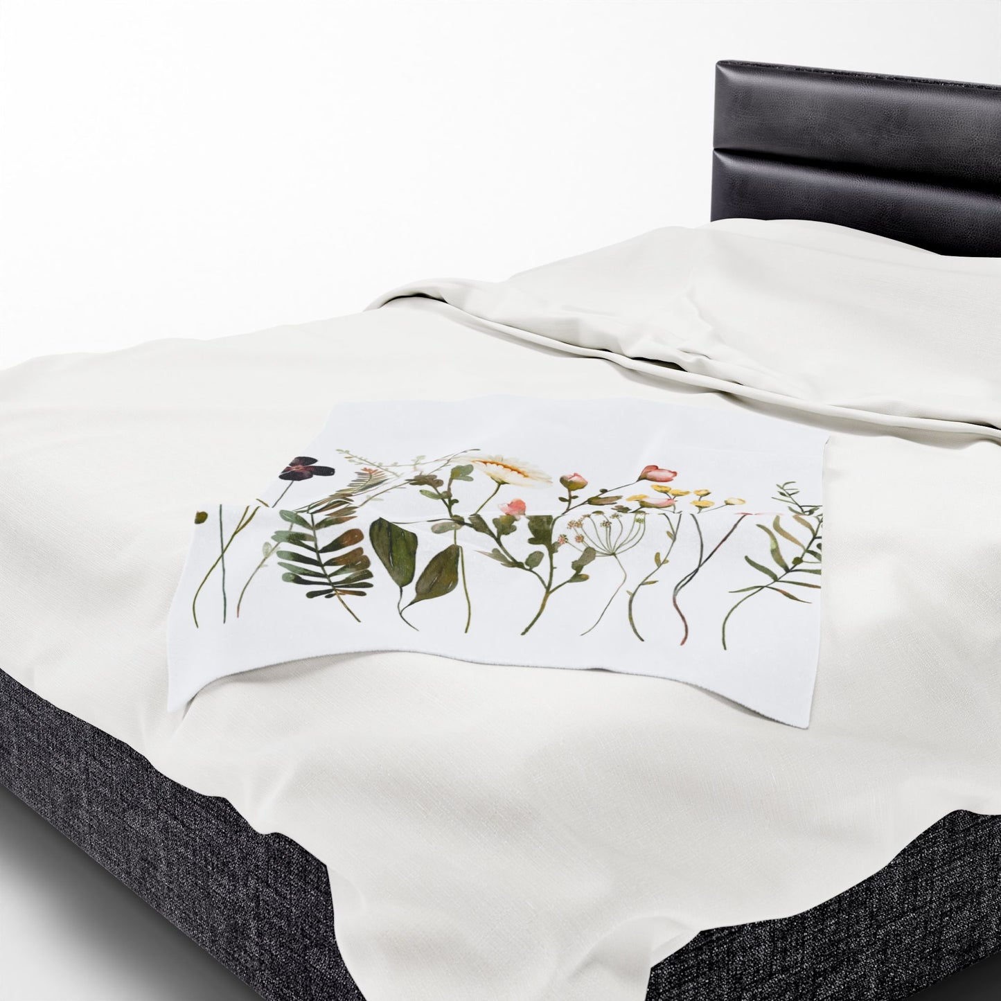 Floral Velveteen Blanket, Cozy Flower Throw, Soft Plush Blanket for Home Decor, Perfect Gift for Holidays, Nap Time Blanket