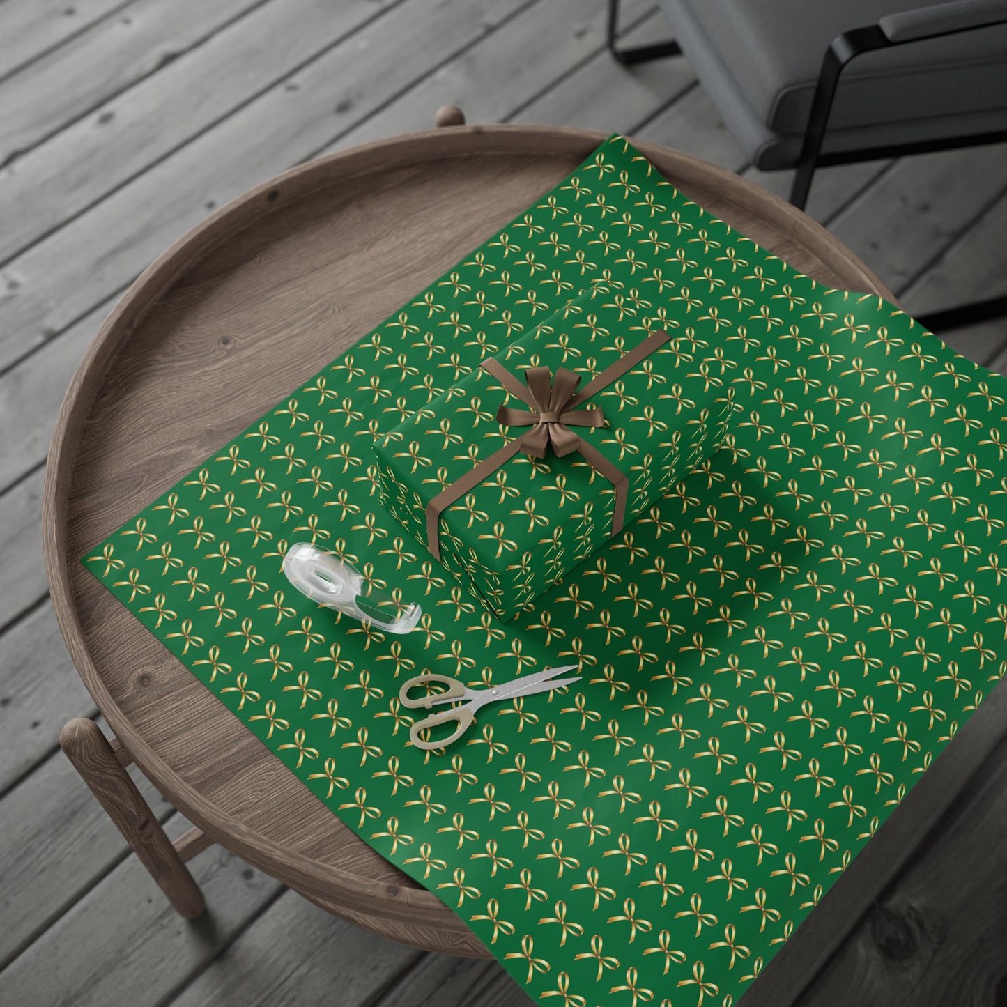 Green Wrapping Paper Roll — Gold Bow Pattern