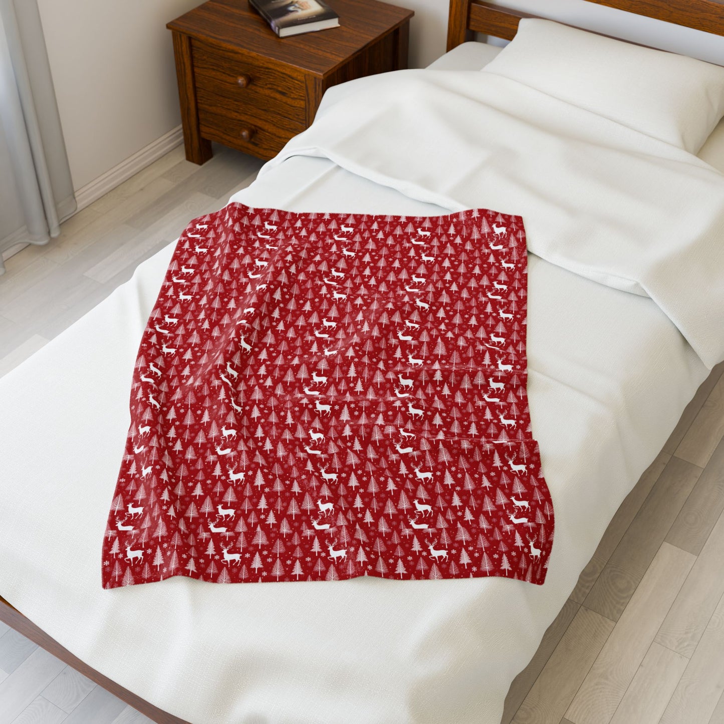 Christmas Reindeer & Trees Plush Blanket – Red Holiday Velveteen Throw