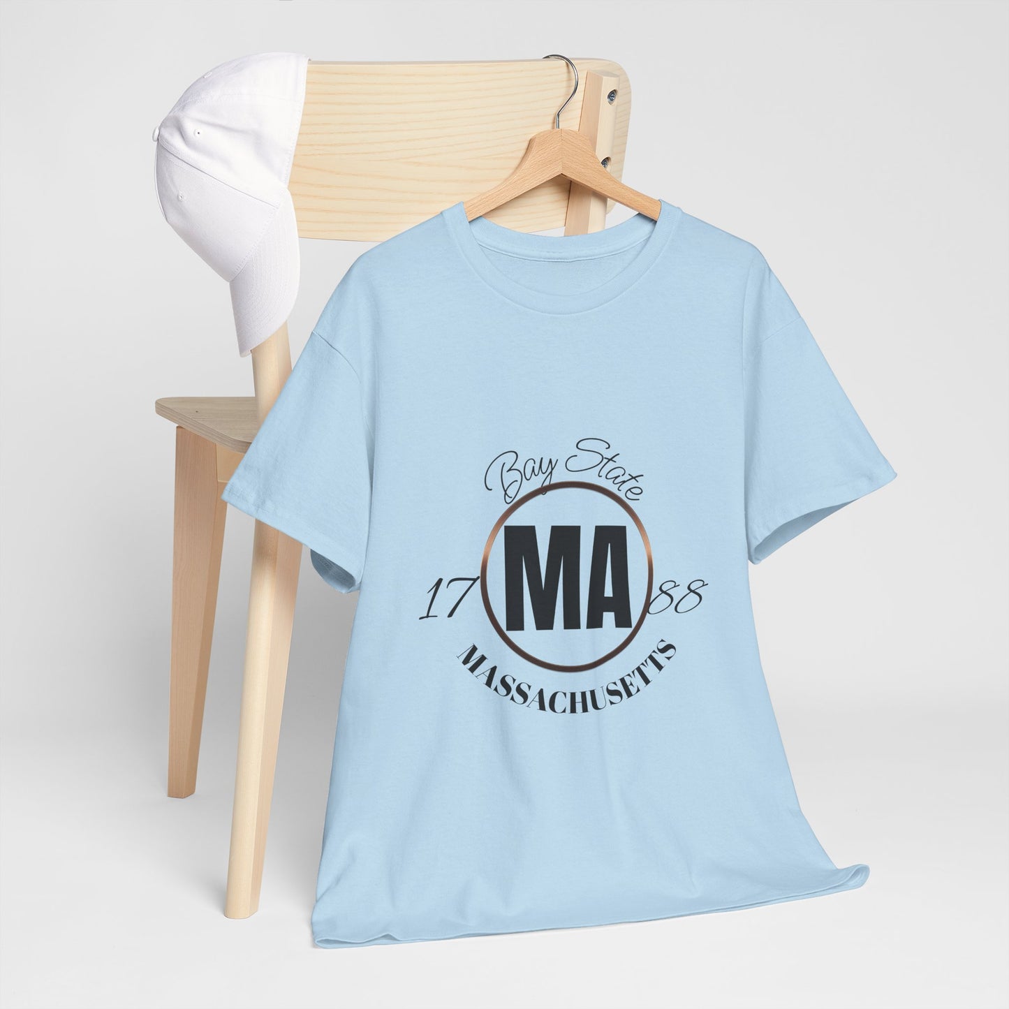 Unisex Heavy Cotton Tee with Massachusetts Design, Casual Wear, Gift for Him/Her, Travel Souvenir, Vintage Style
