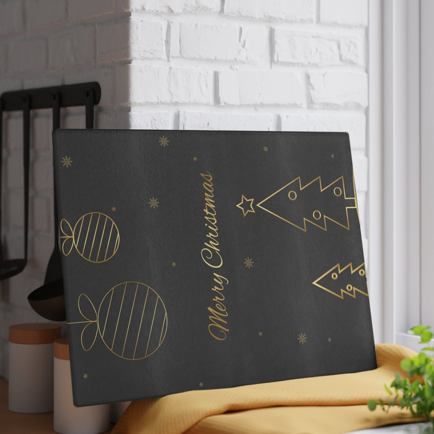 Christmas Glass Cutting Board – Elegant Gold Tree & Ornaments “Merry Christmas”