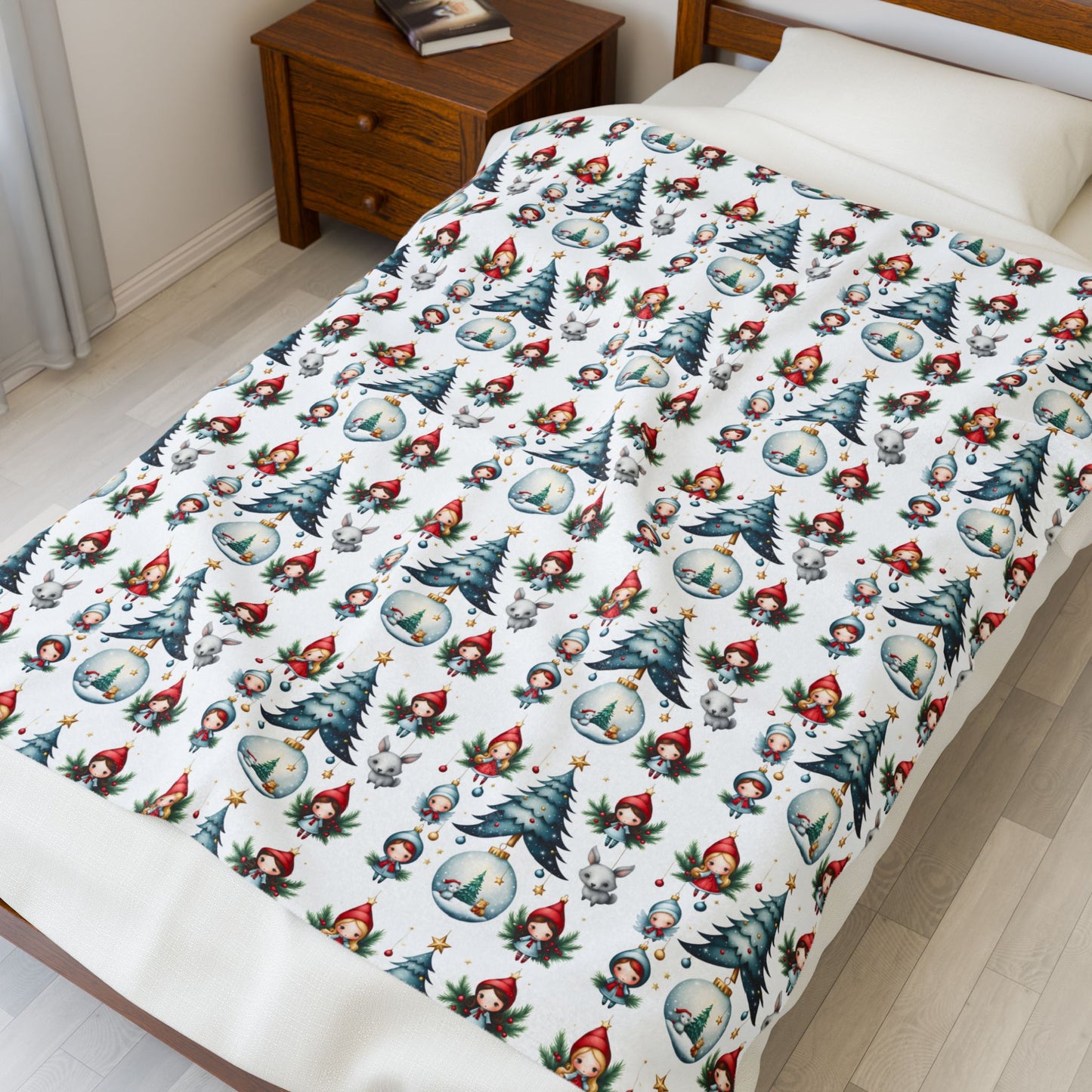 Christmas Gnome & Tree Velveteen Plush Blanket — Cozy Holiday Throw
