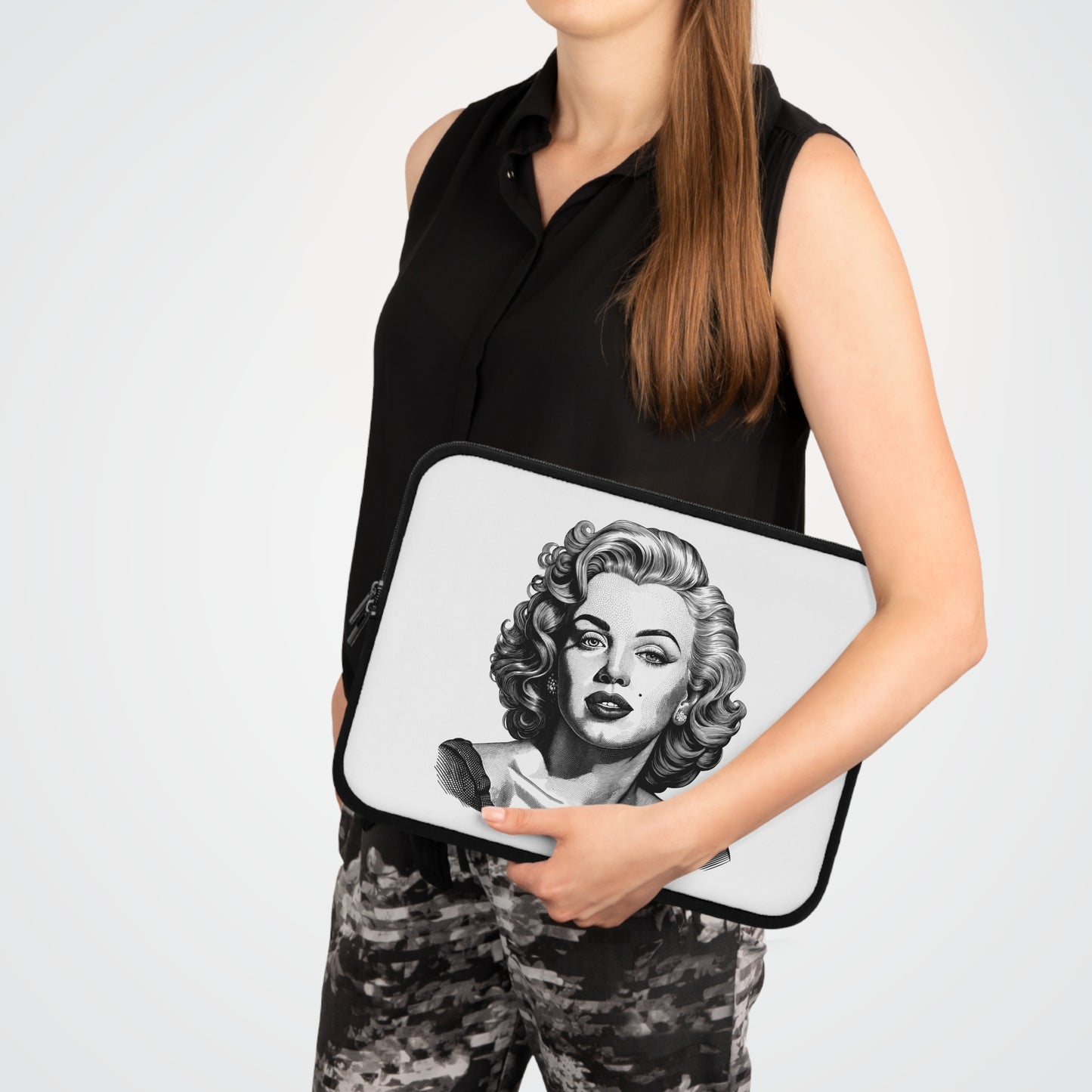 Marilyn Monroe Laptop Sleeve, Vintage Style Sleeve, Artistic Laptop Case, Gift for Her, Stylish Tech Accessory, Classic Design Bag