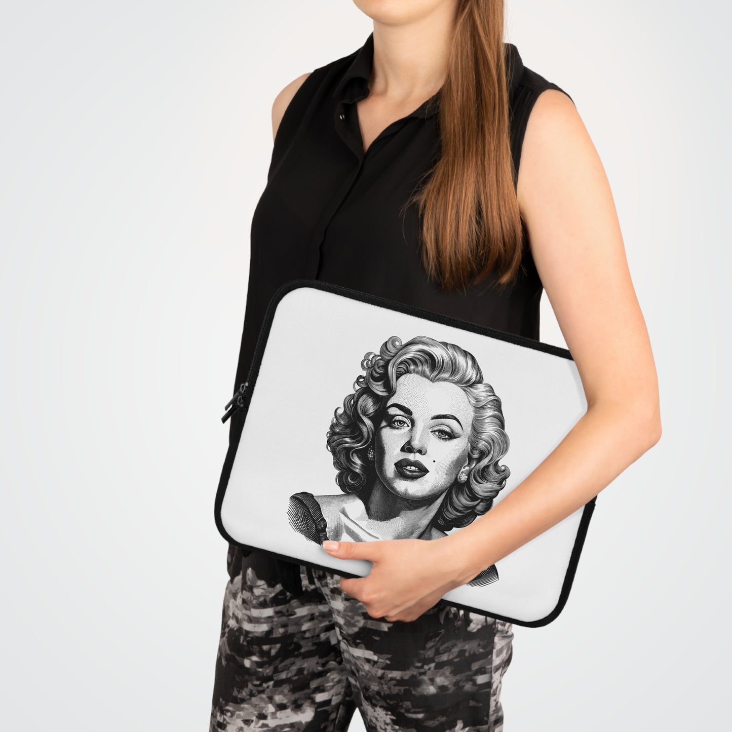 Marilyn Monroe Laptop Sleeve, Vintage Style Sleeve, Artistic Laptop Case, Gift for Her, Stylish Tech Accessory, Classic Design Bag