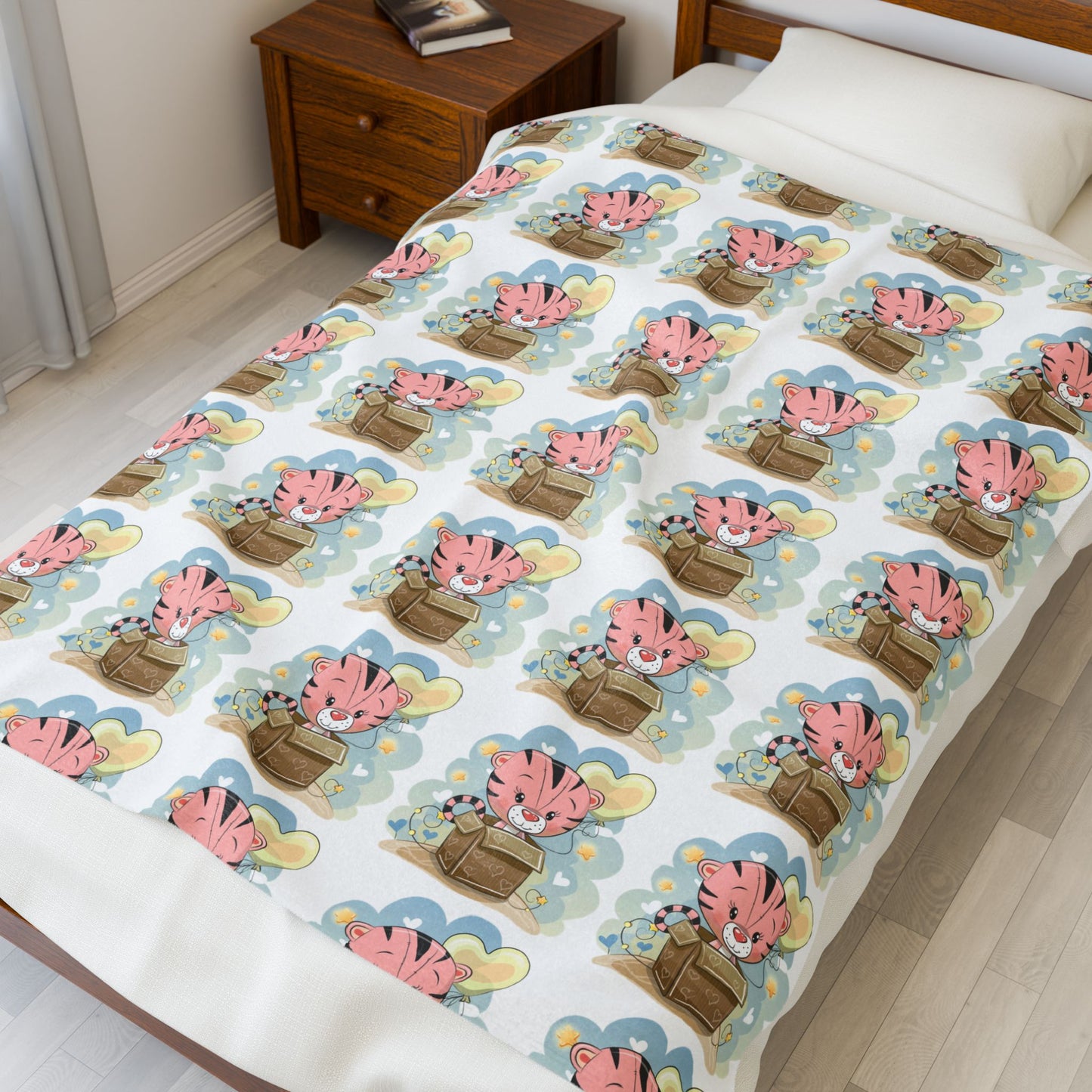 Floral Pattern Velveteen Plush Blanket, Soft Throw for Cozy Nights