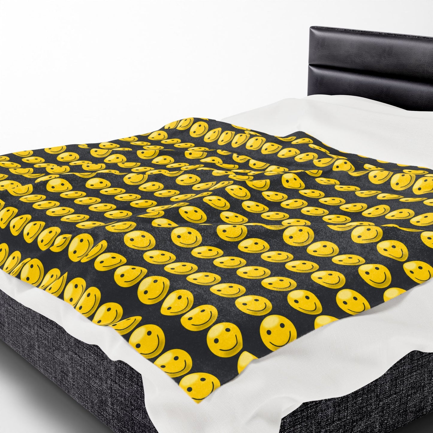 Smiley Face Velveteen Plush Blanket | Cozy Throw for Kids, Gift for Happiness, Home Decor, Soft Blanket for Couch, Smiley Decor