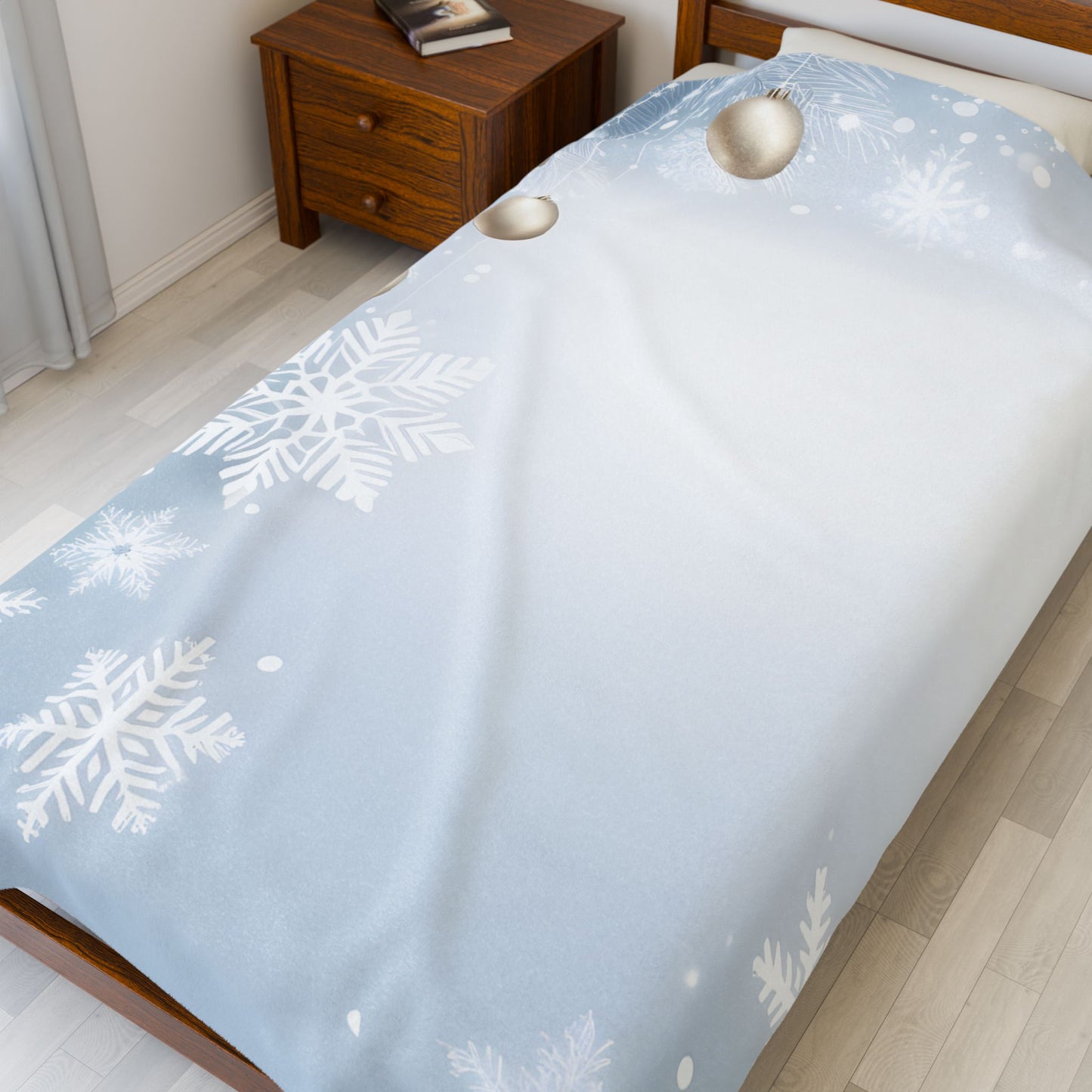 Holiday Snowflake Velveteen Plush Blanket — Gold Ornament Winter Throw