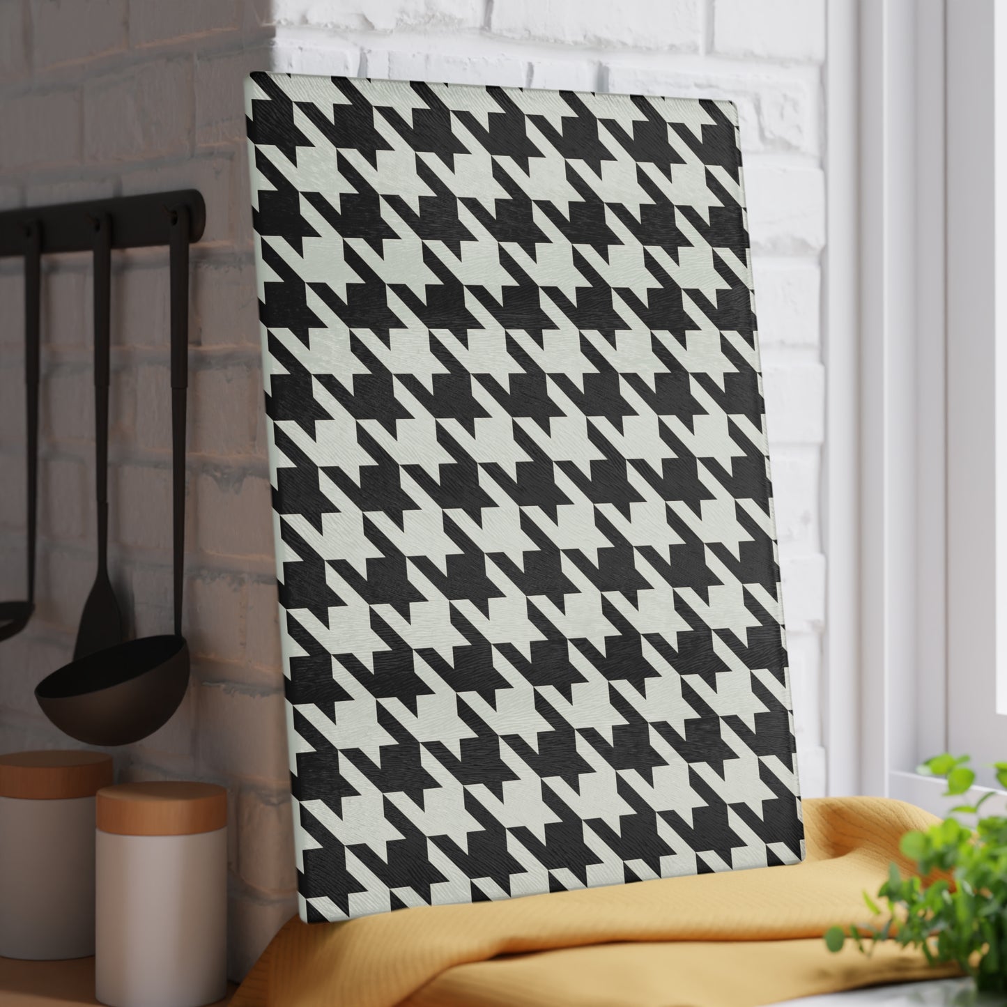Chic Houndstooth Glass Cutting Board - Stylish Kitchen Decor, Unique Gift for Chefs, Wedding Present, Functional Serveware