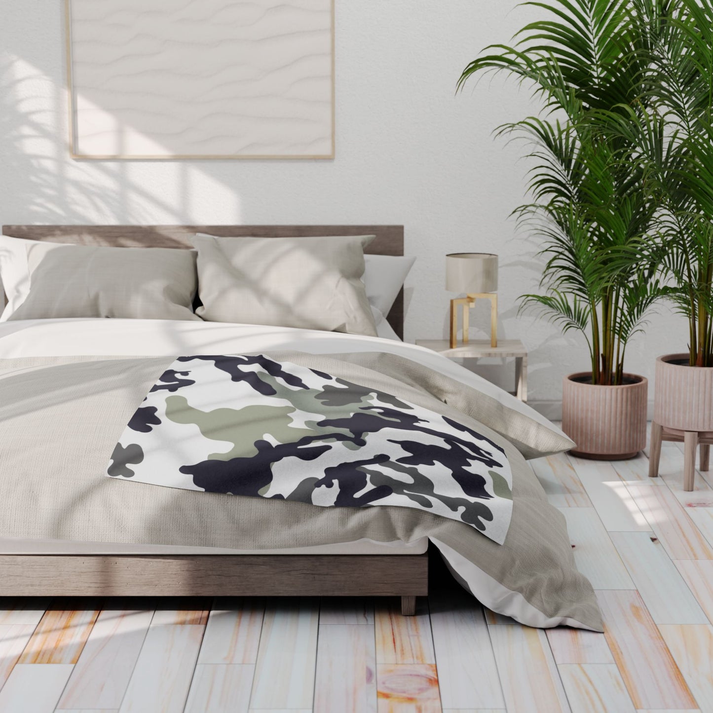 Cozy Camouflage Fleece Blanket, Soft Throw Blanket for Home Decor, Gift for Outdoor Lovers, Perfect for Camping, Military Theme