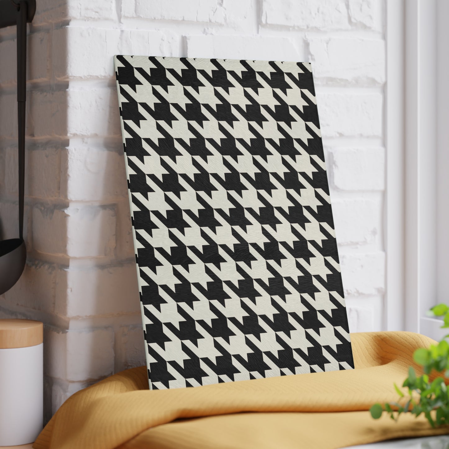 Chic Houndstooth Glass Cutting Board - Stylish Kitchen Decor, Unique Gift for Chefs, Wedding Present, Functional Serveware