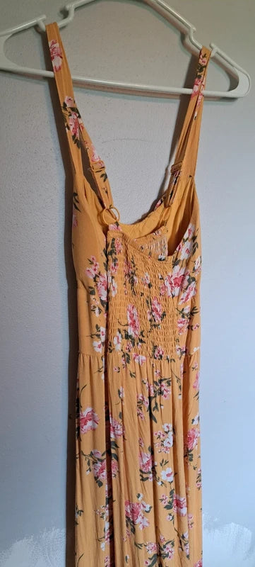 Pretty Yellow Dress - Size Medium