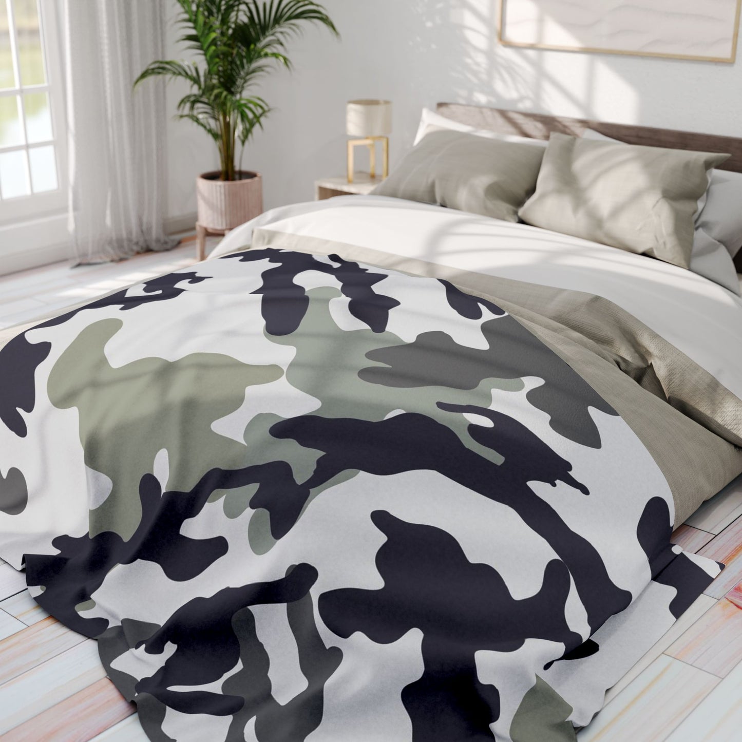 Cozy Camouflage Fleece Blanket, Soft Throw Blanket for Home Decor, Gift for Outdoor Lovers, Perfect for Camping, Military Theme