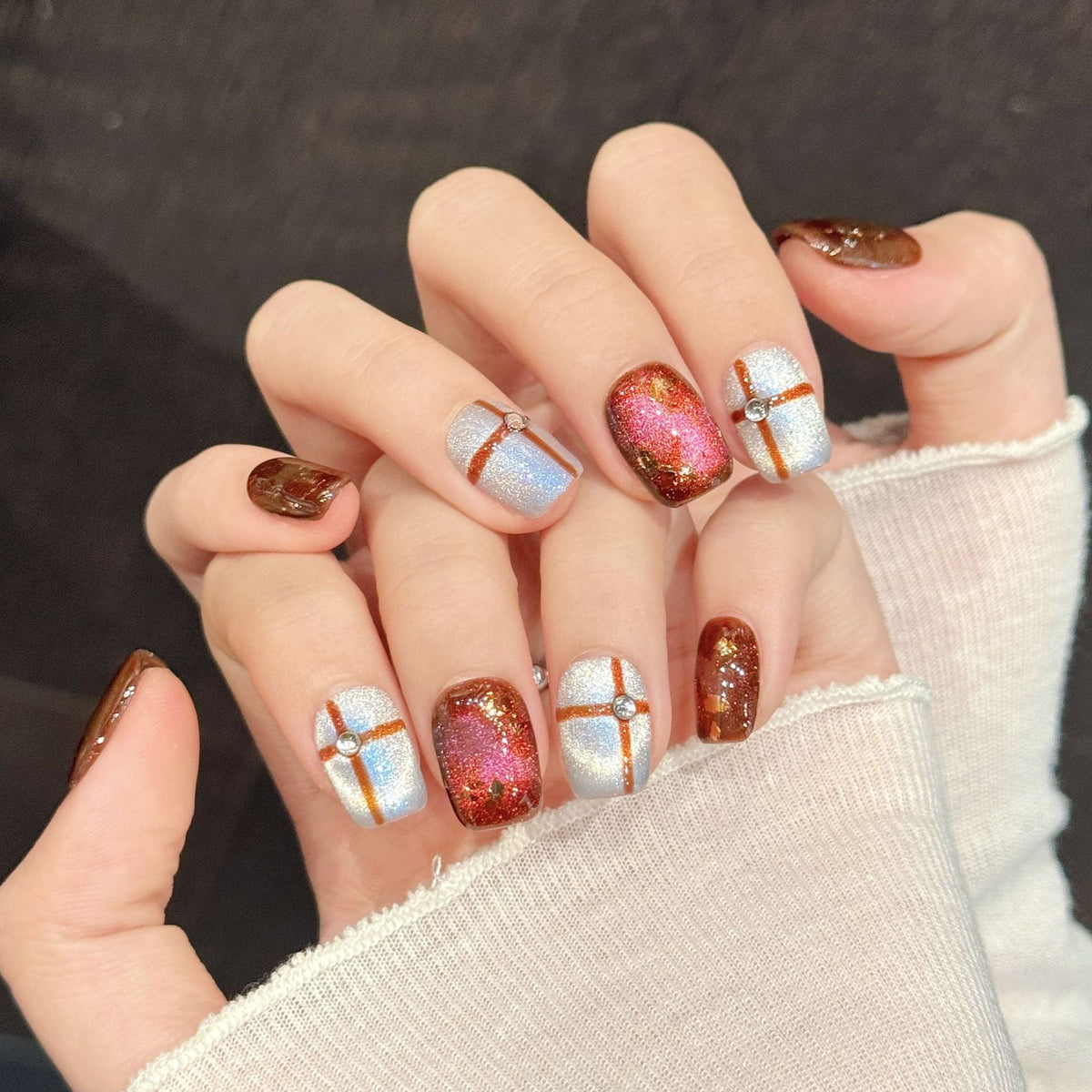 365nails: "Crimson Cross" – 3D Chrome & Glitter Handmade Square Nails – Image 2