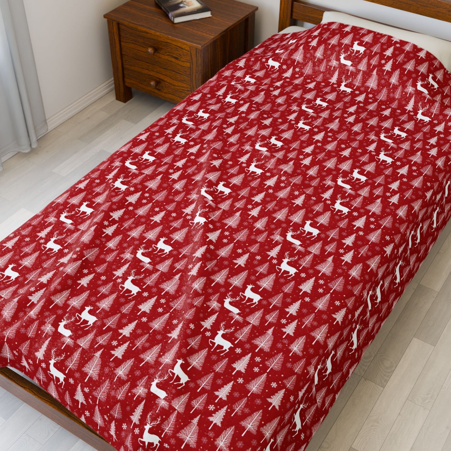 Christmas Reindeer & Trees Plush Blanket – Red Holiday Velveteen Throw