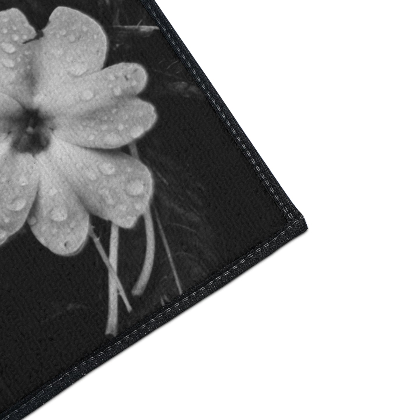 Welcome Floral Heavy-Duty Floor Mat — Black & White Daisy Doormat