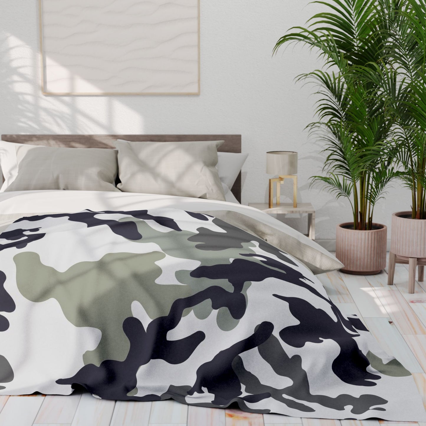 Cozy Camouflage Fleece Blanket, Soft Throw Blanket for Home Decor, Gift for Outdoor Lovers, Perfect for Camping, Military Theme