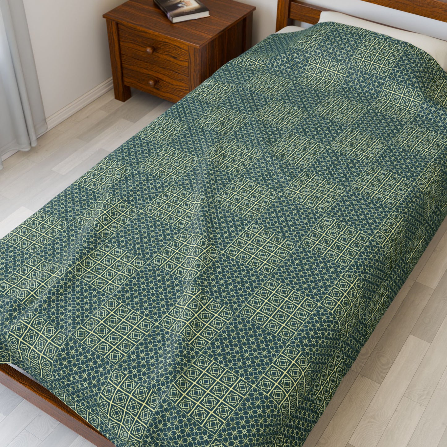 Cozy Velveteen Plush Blanket - Soft Throw for Home Decor, Gift for Holidays, Bedspread, Couch Cover, Ideal for Snuggling