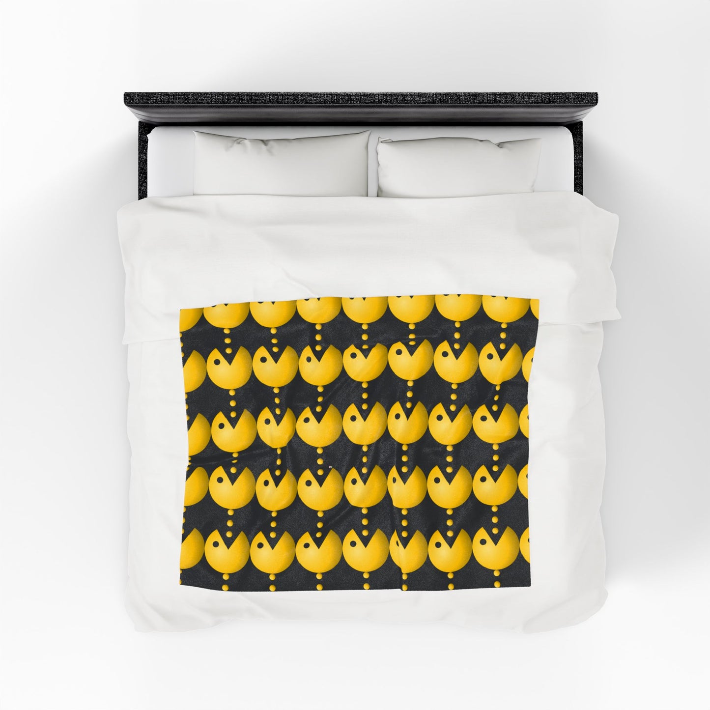 Pac-Man Velveteen Plush Blanket, Cozy Gaming Throw, Retro Style Decor, Gift for Gamers, Soft Fleece Blanket, Video Game Room Accessory