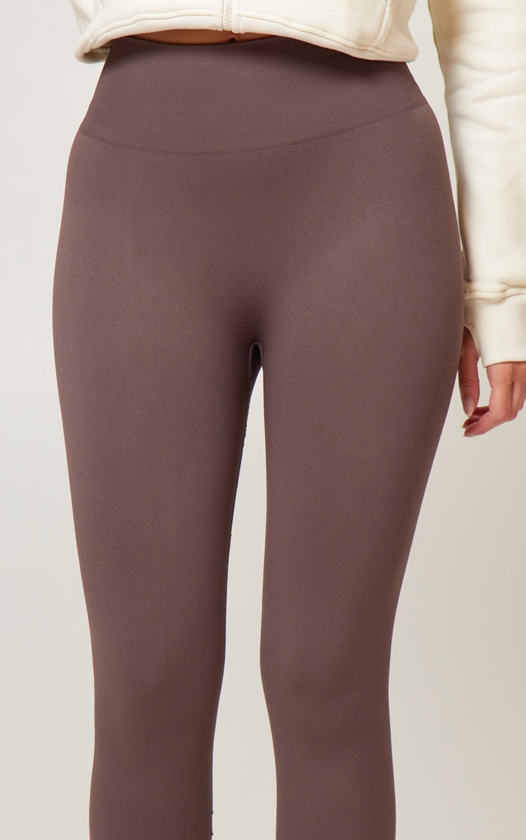 https://cdn-img.prettylittlething.com/2/e/b/3/2eb3934715b406e6d2d3d318f57dc7e00161a2f4_CMW0071_4_chocolate_seamless_high_waist_gym_leggings.jpg