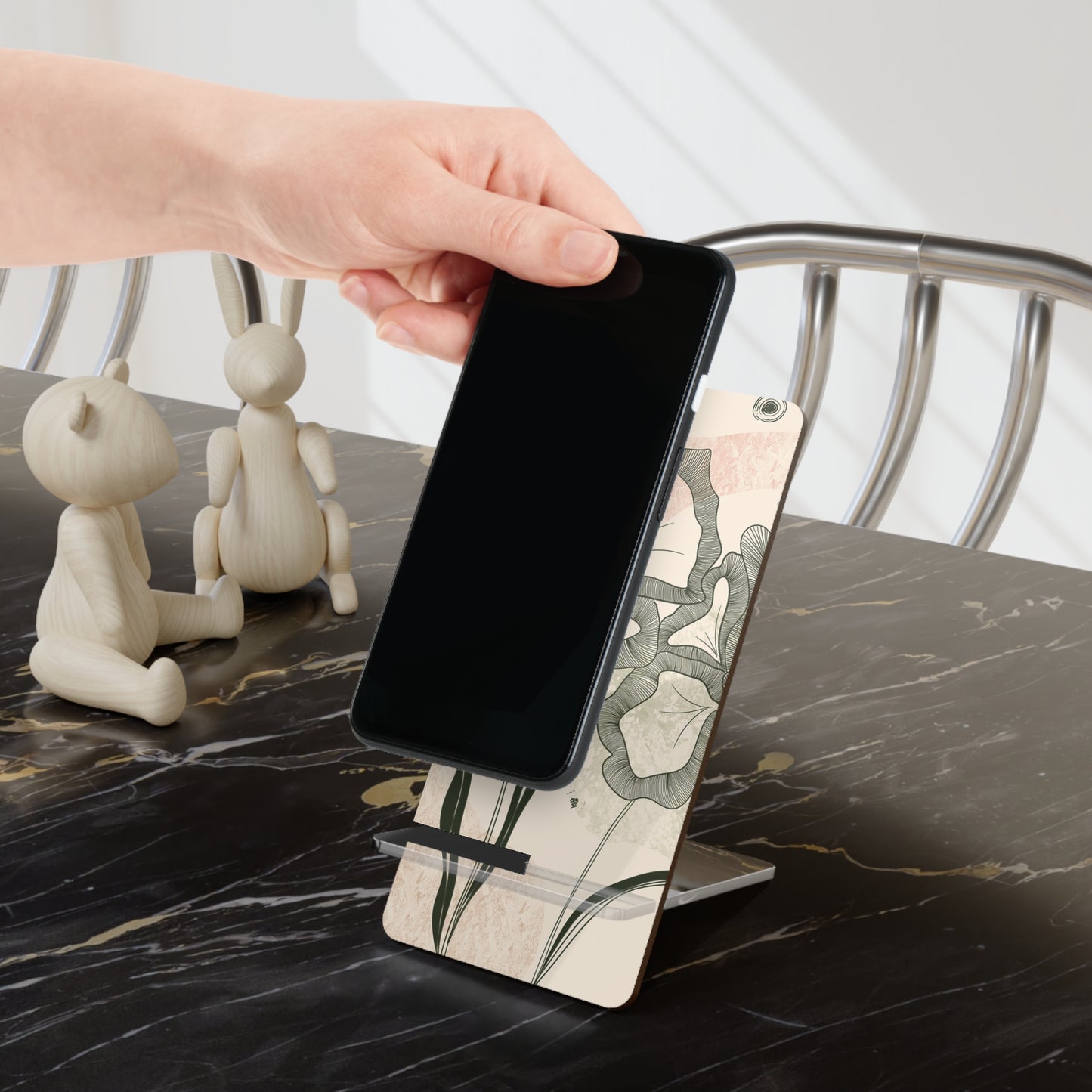 Floral Mobile Display Stand for Smartphones, Elegant Desk Accessory, Gift for Tech Lovers, Home Office Decor, Phone Holder