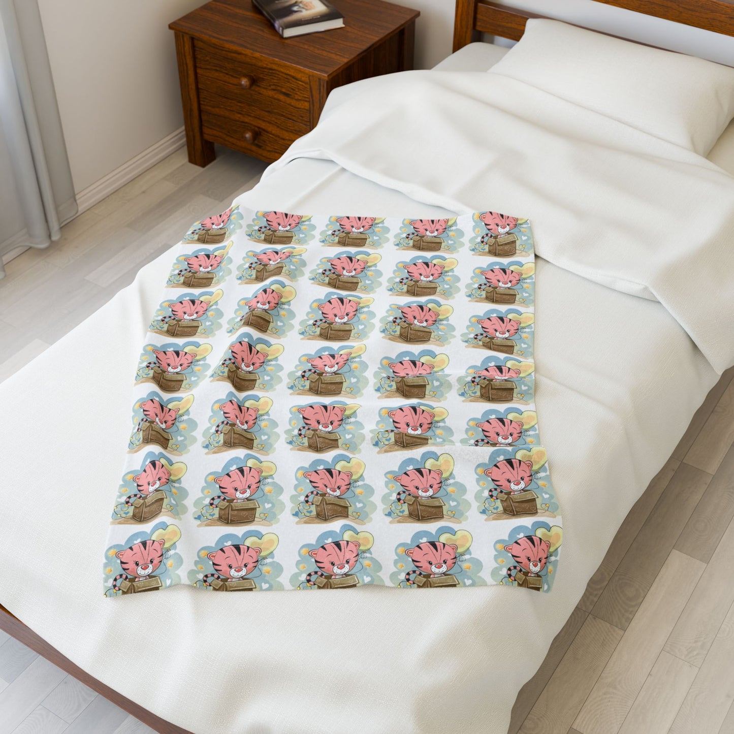 Floral Pattern Velveteen Plush Blanket, Soft Throw for Cozy Nights