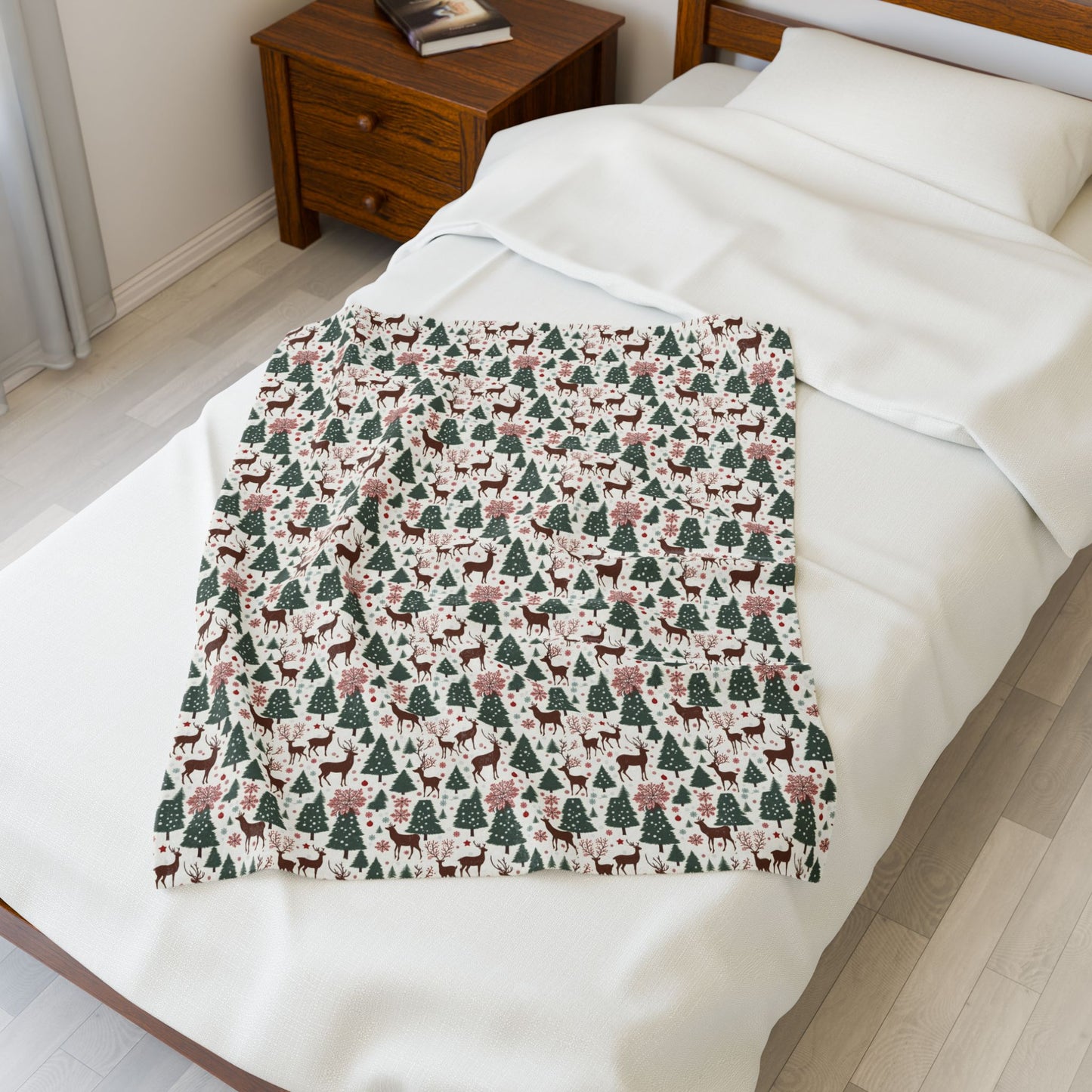 Christmas Reindeer & Pine Trees Velveteen Plush Blanket — Cozy Holiday Throw