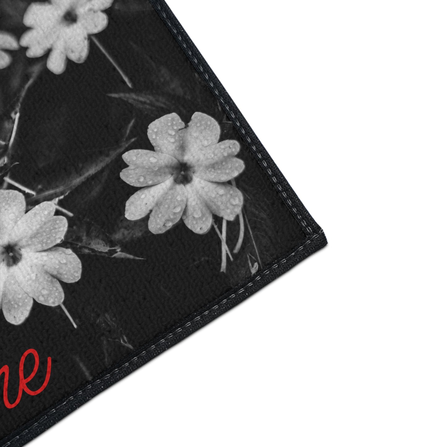 Welcome Floral Heavy-Duty Floor Mat — Black & White Daisy Doormat