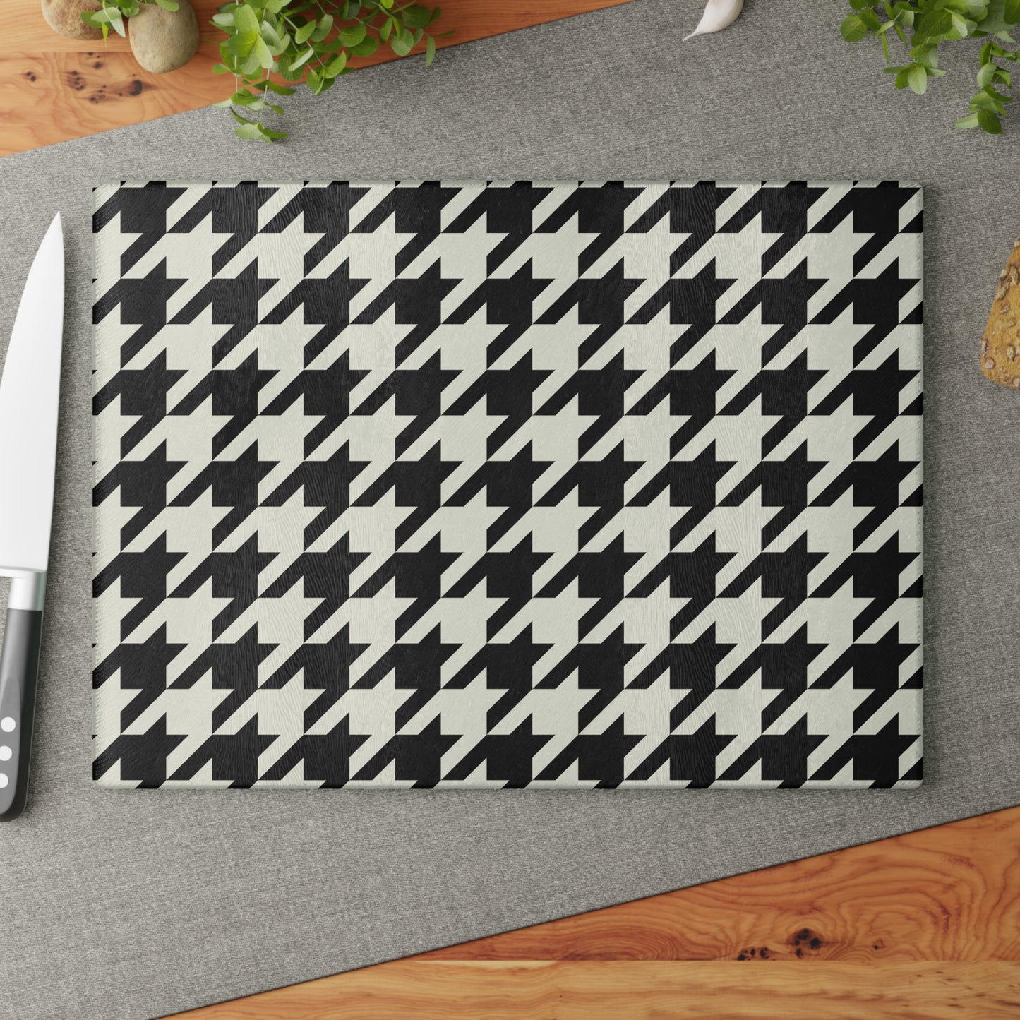 Chic Houndstooth Glass Cutting Board - Stylish Kitchen Decor, Unique Gift for Chefs, Wedding Present, Functional Serveware