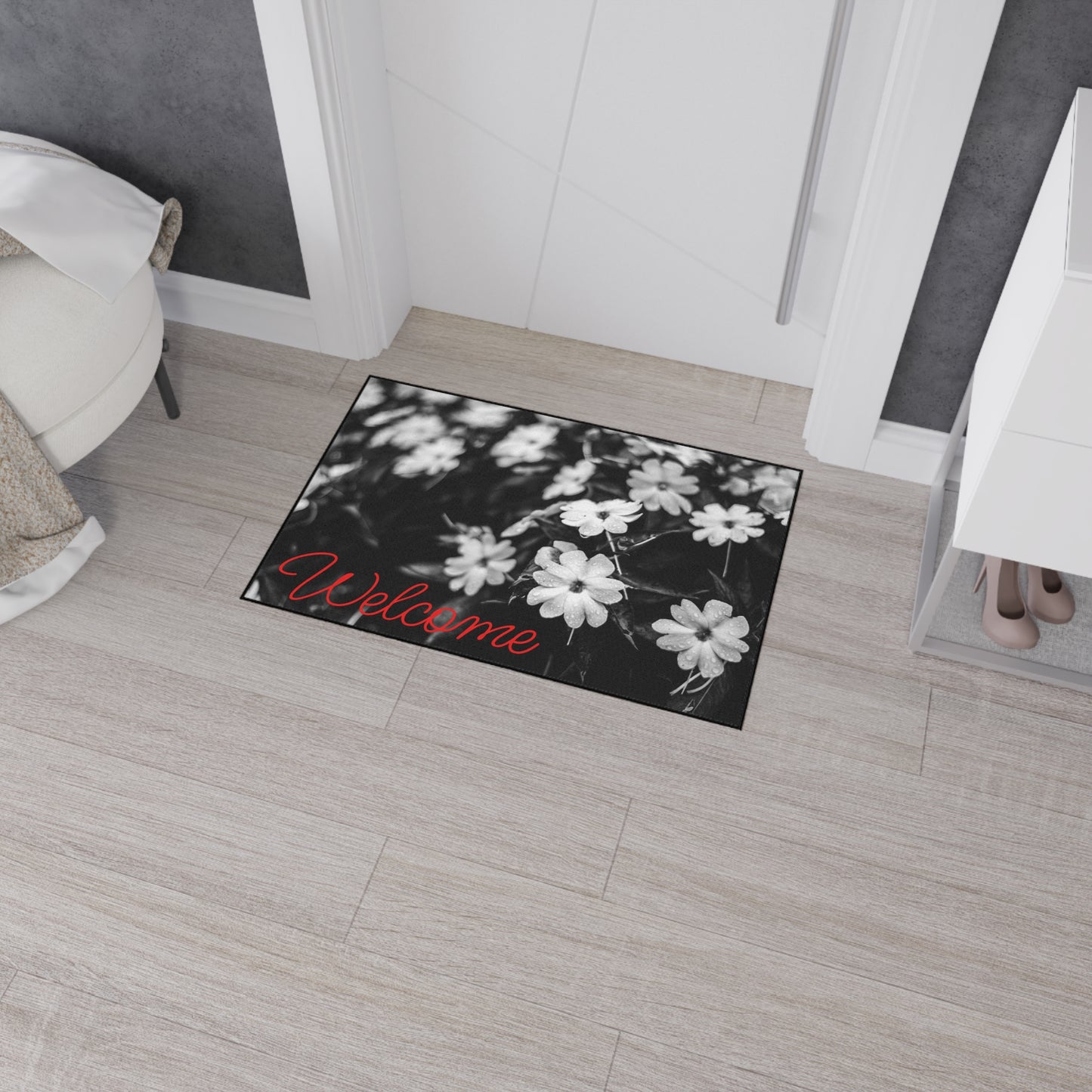 Welcome Floral Heavy-Duty Floor Mat — Black & White Daisy Doormat