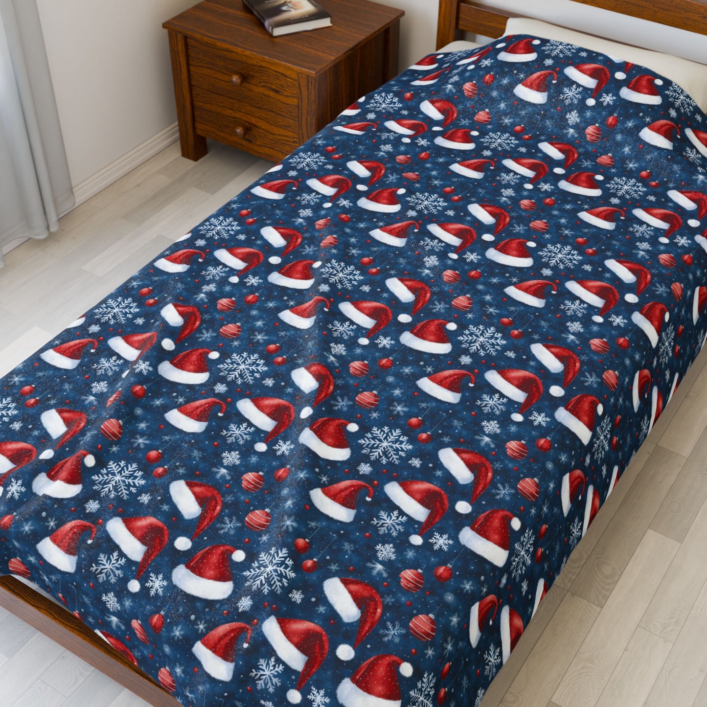 Christmas Santa Hats Velveteen Plush Blanket – Cozy Holiday Throw with Snowflake Pattern