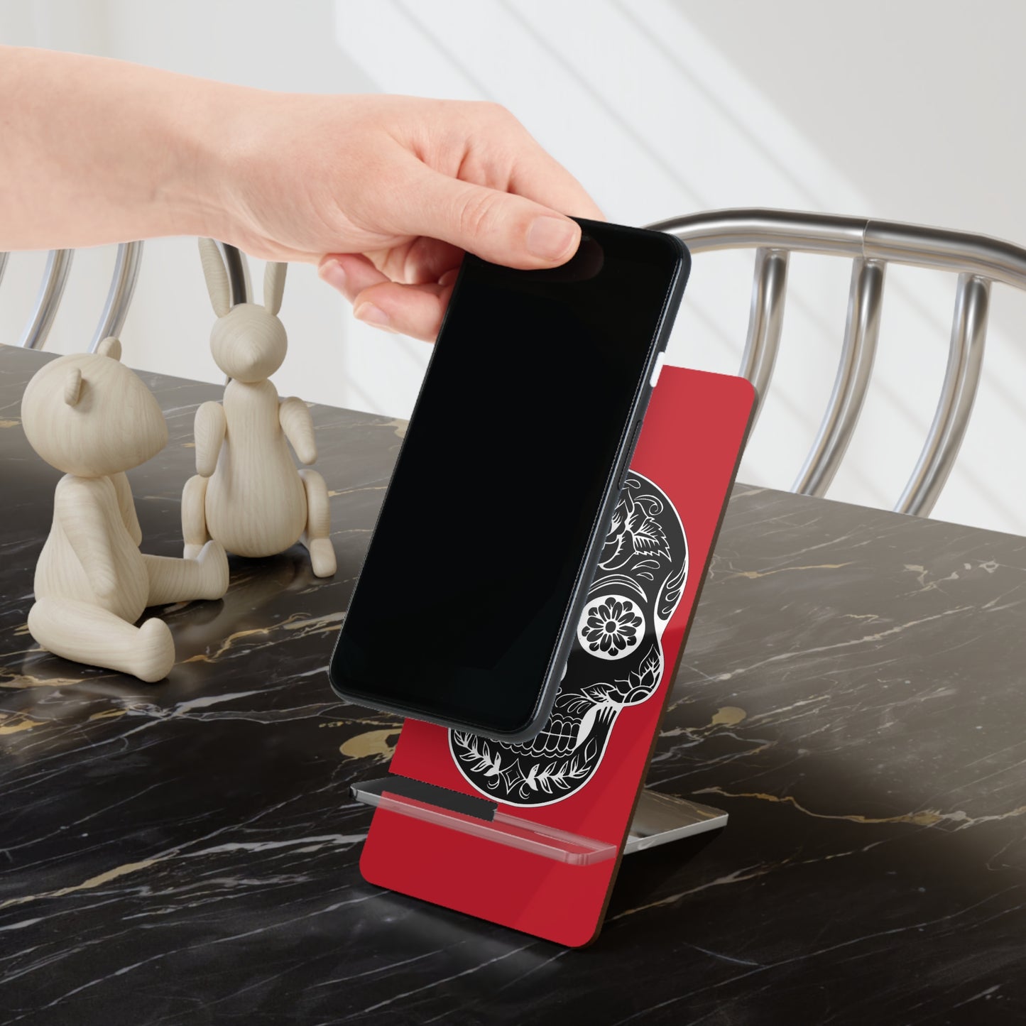 Decorative Mobile Phone Stand - Skull Design, Desk Accessory, Gift for Tech Lovers, Home Office Decor, Modern Phone Holder